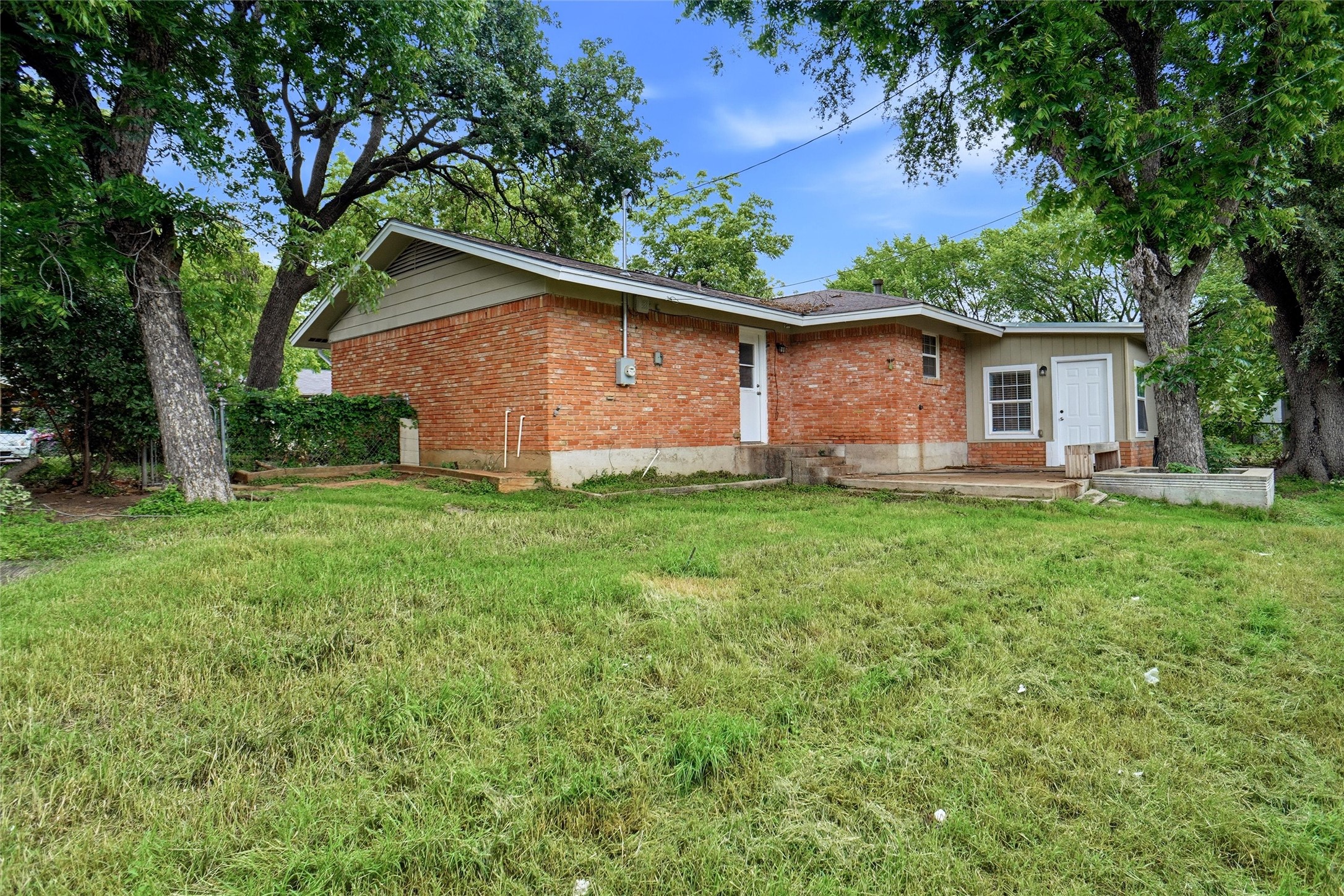 2222 Woodoak Drive