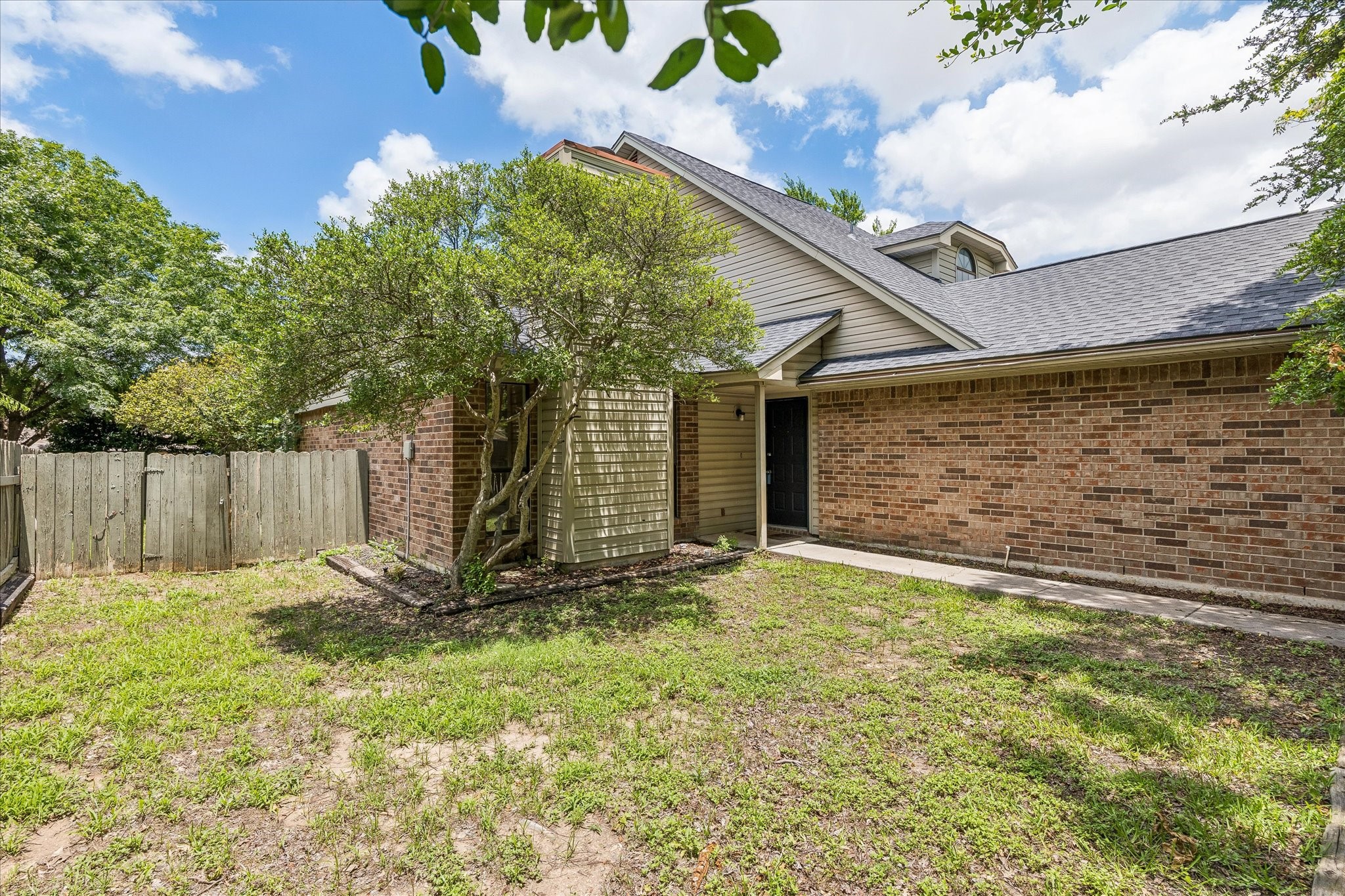 1020 W Hills Terrace