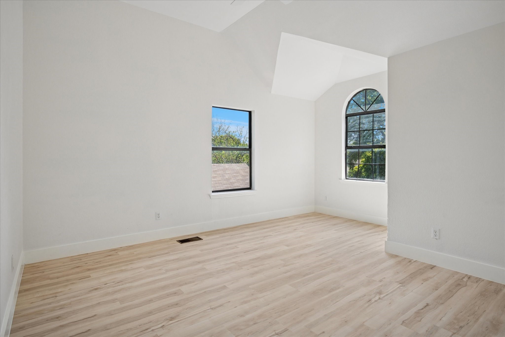 1020 W Hills Terrace