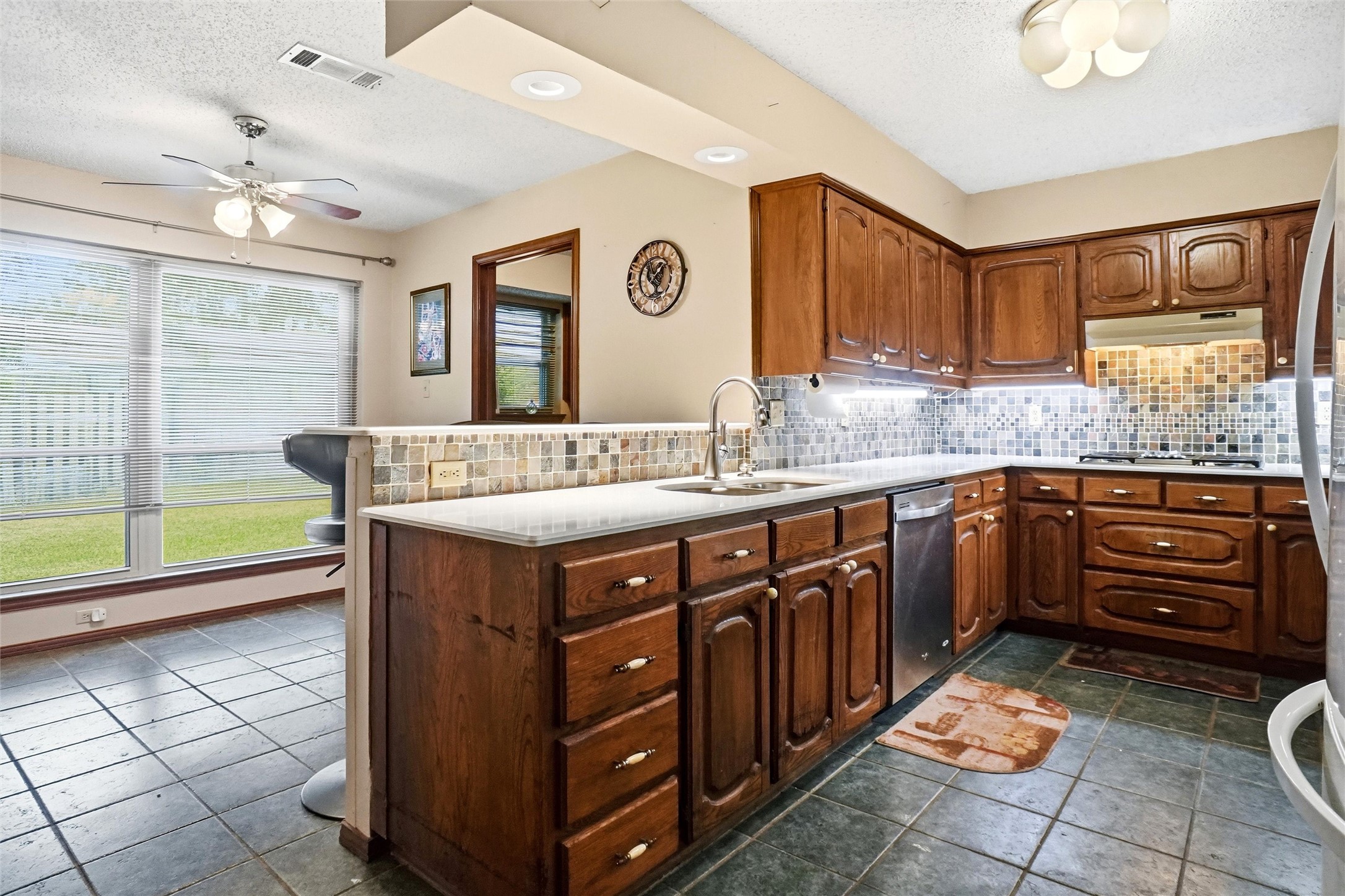 35 Hickory Hills Boulevard