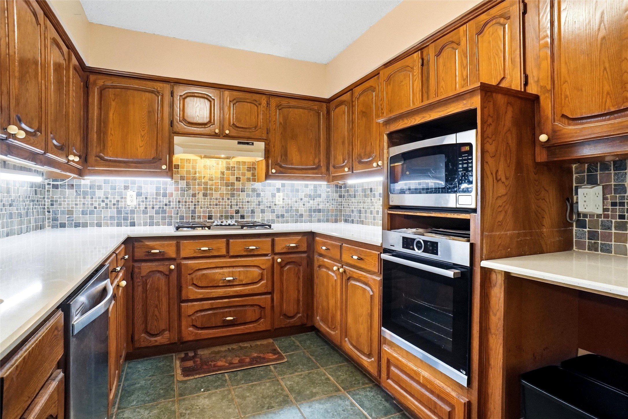 35 Hickory Hills Boulevard