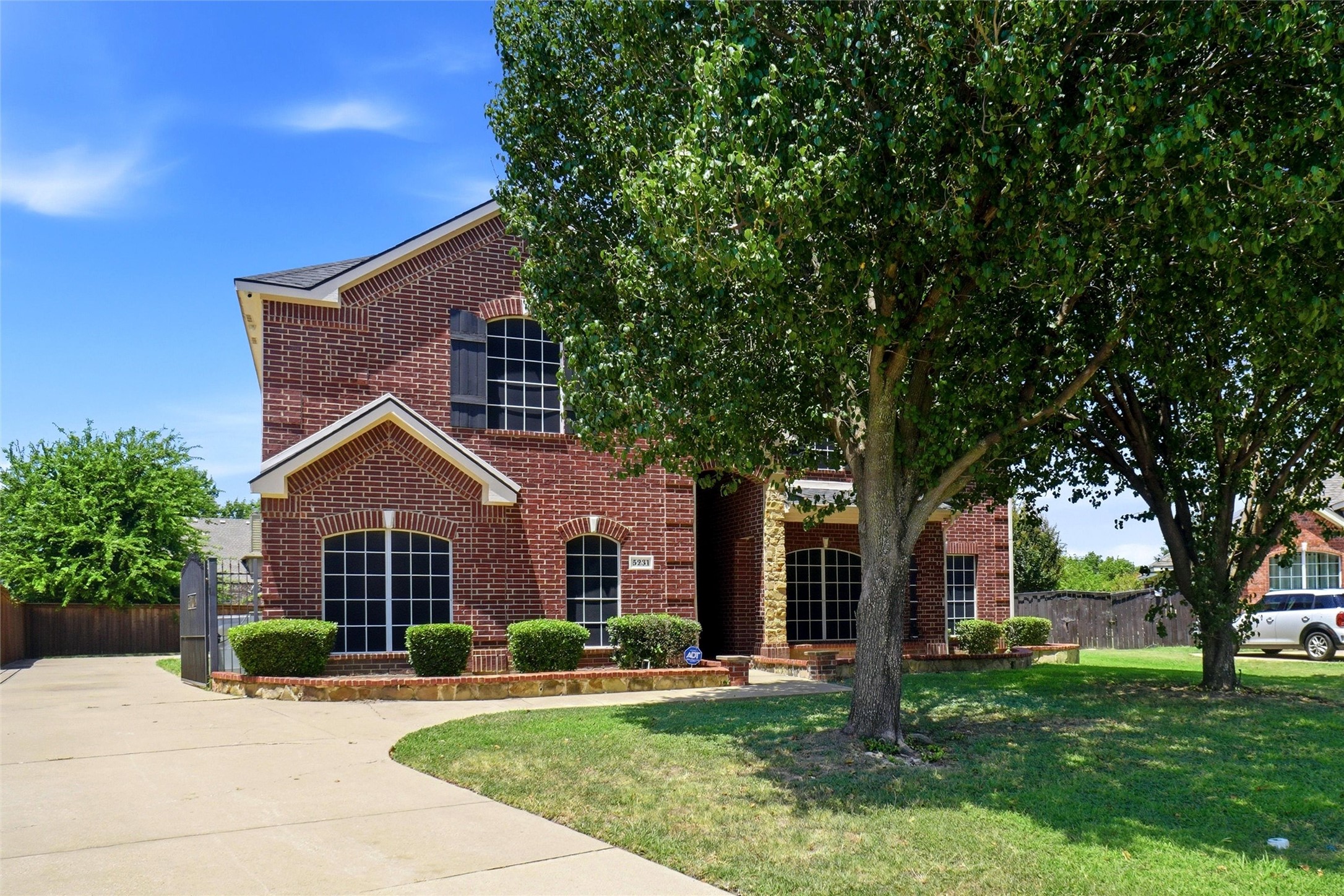5231 Woodfield Drive