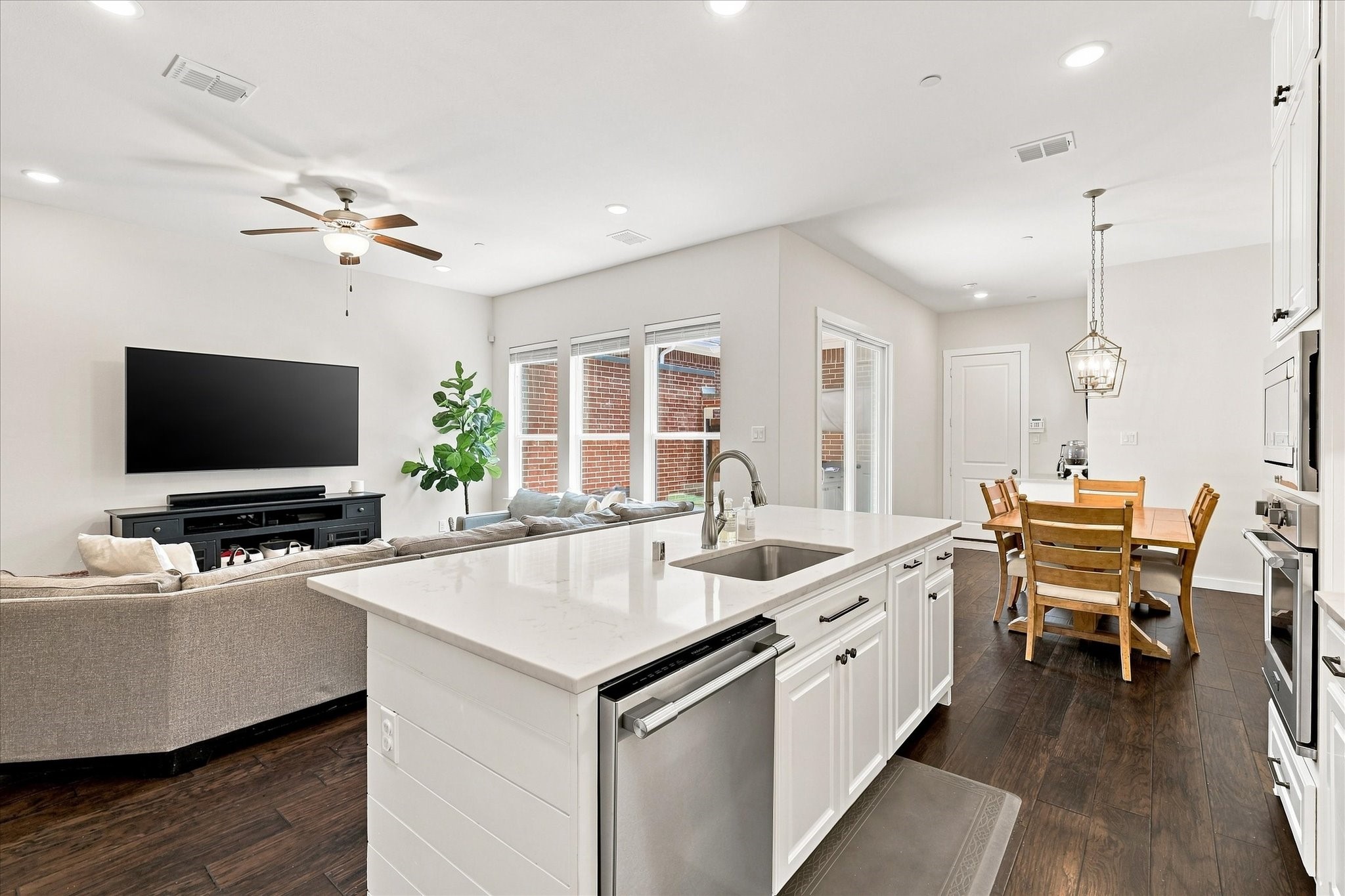 8724 Ice House Drive