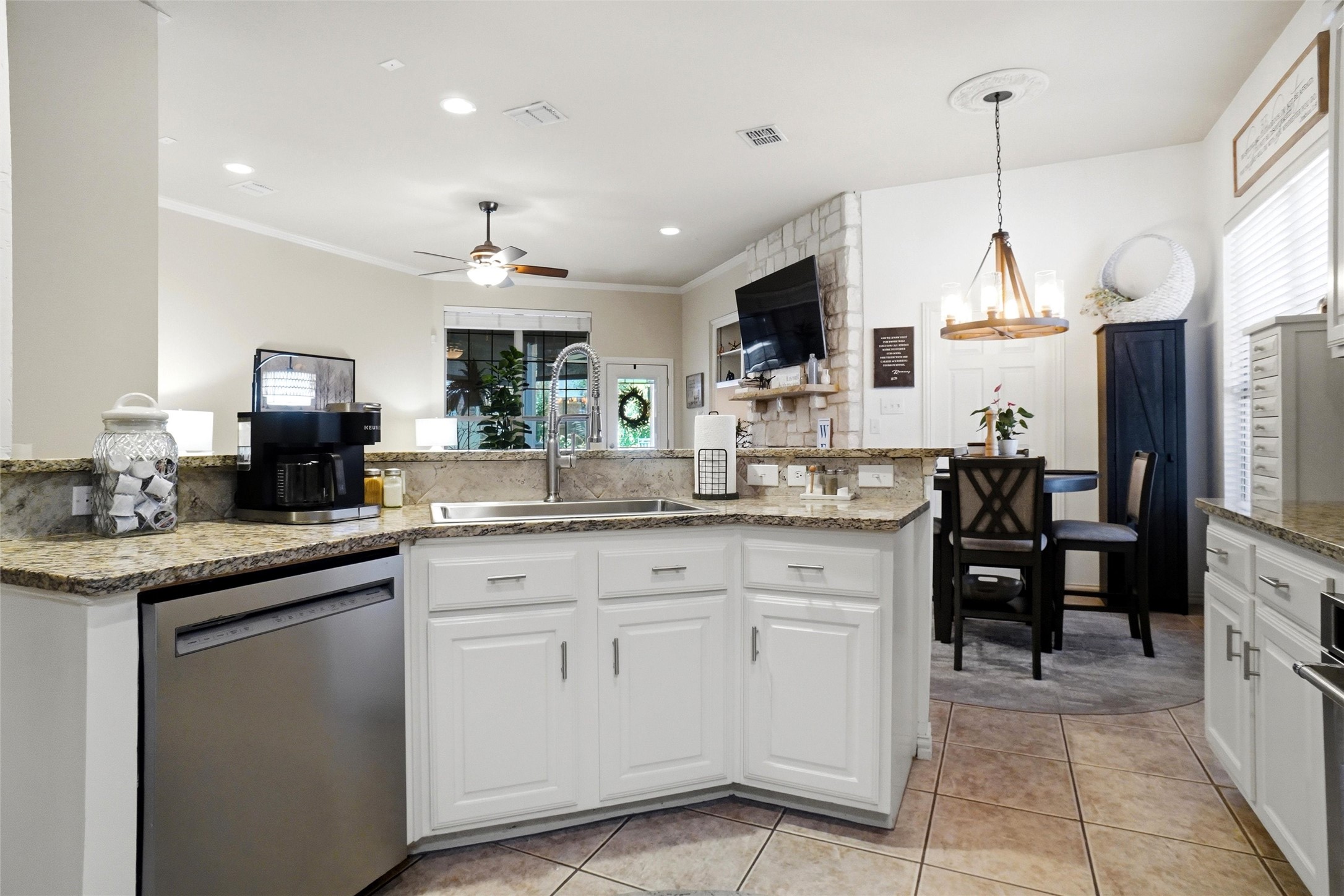 5913 Pedernales Ridge