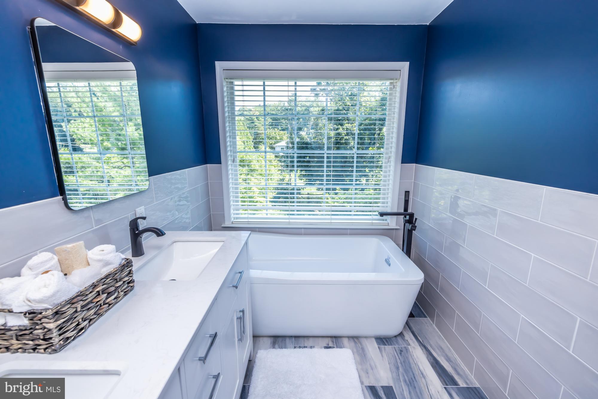 16 HONEY LOCUST COURT