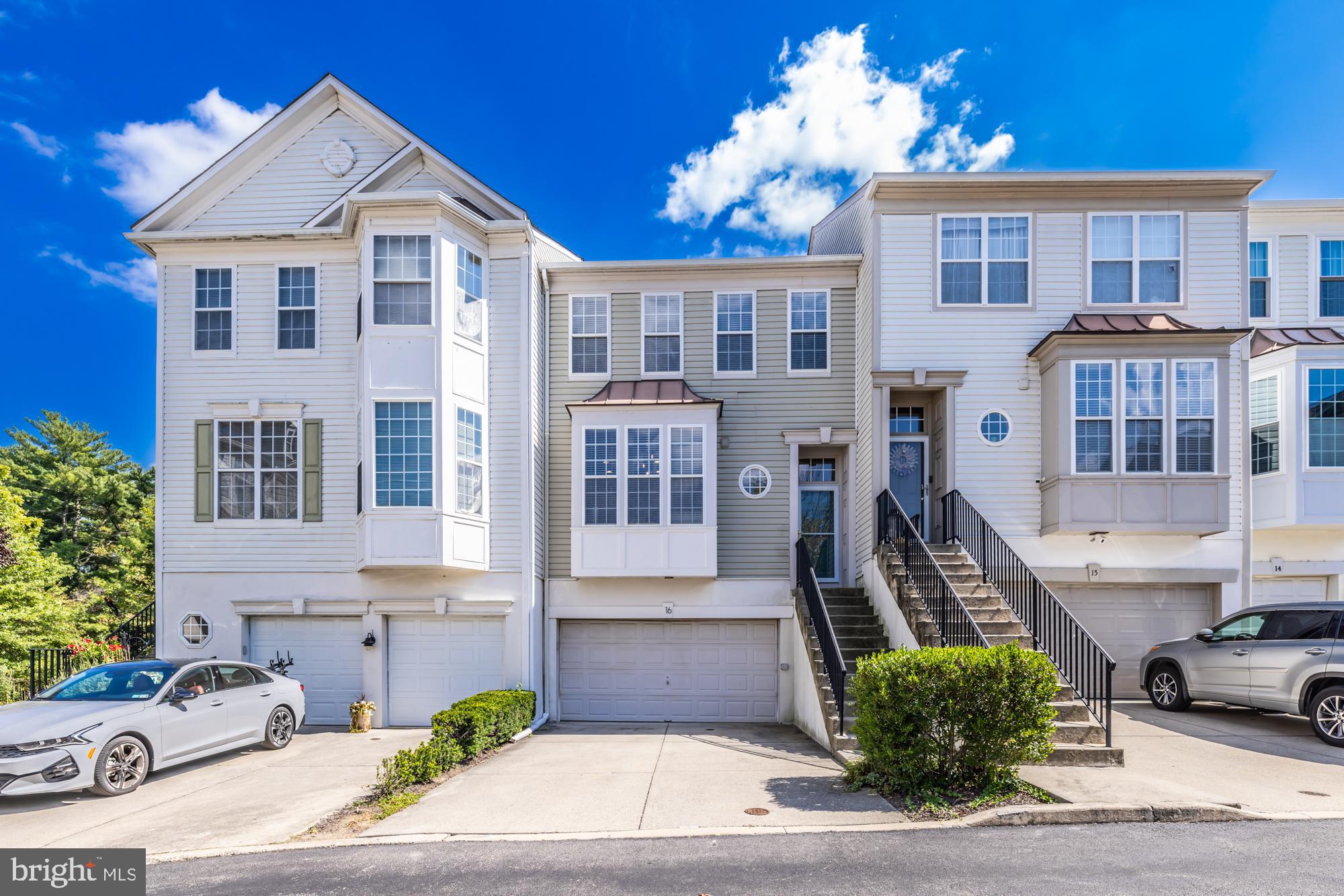 16 HONEY LOCUST COURT