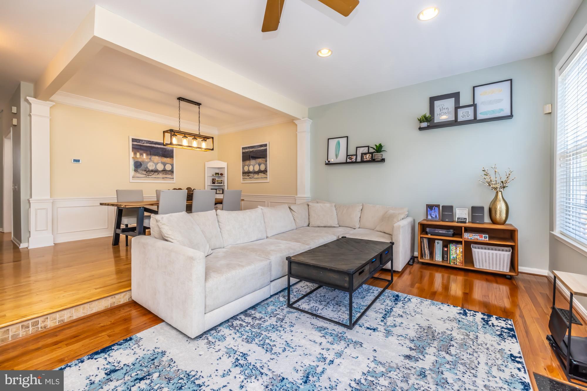 16 HONEY LOCUST COURT