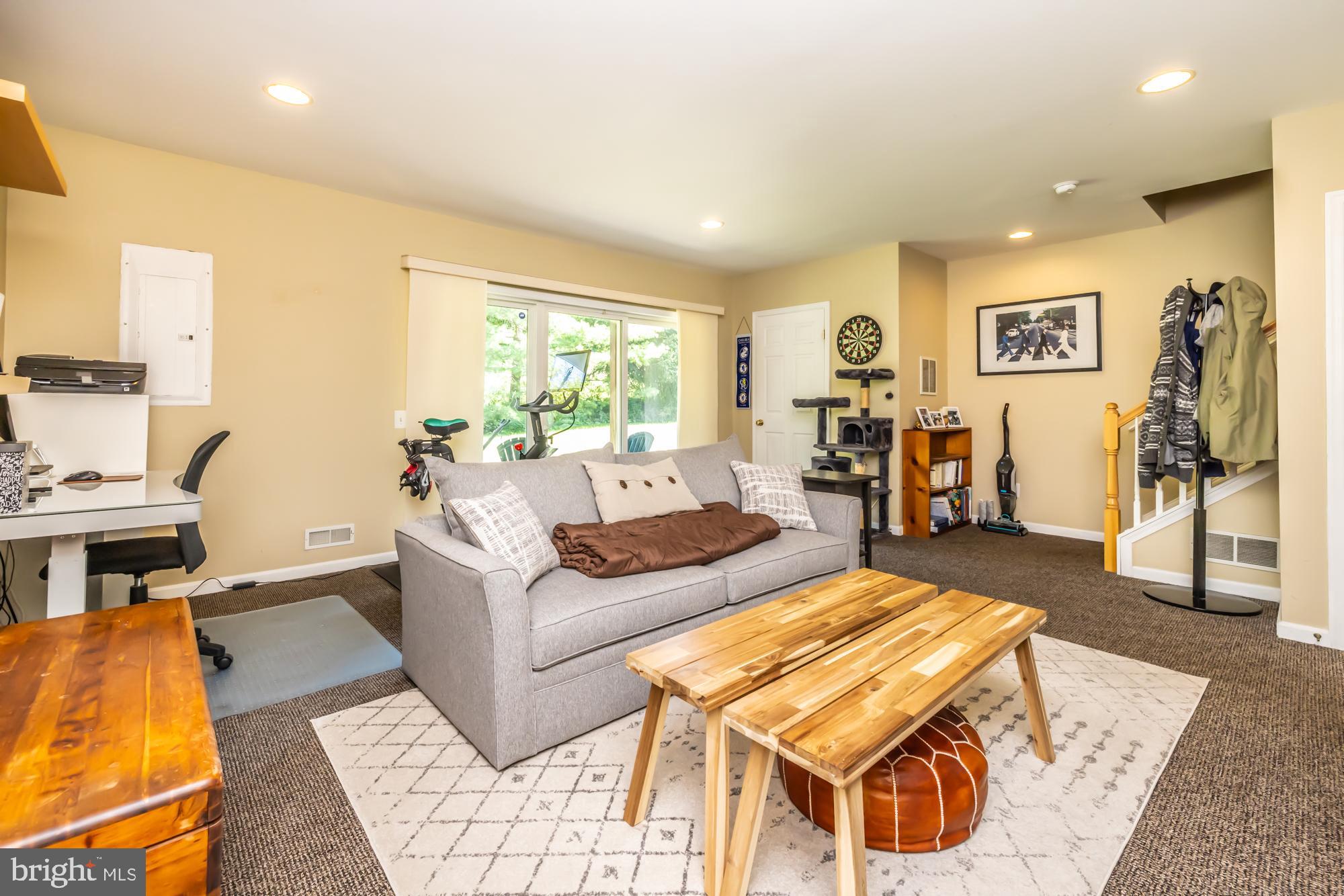 16 HONEY LOCUST COURT