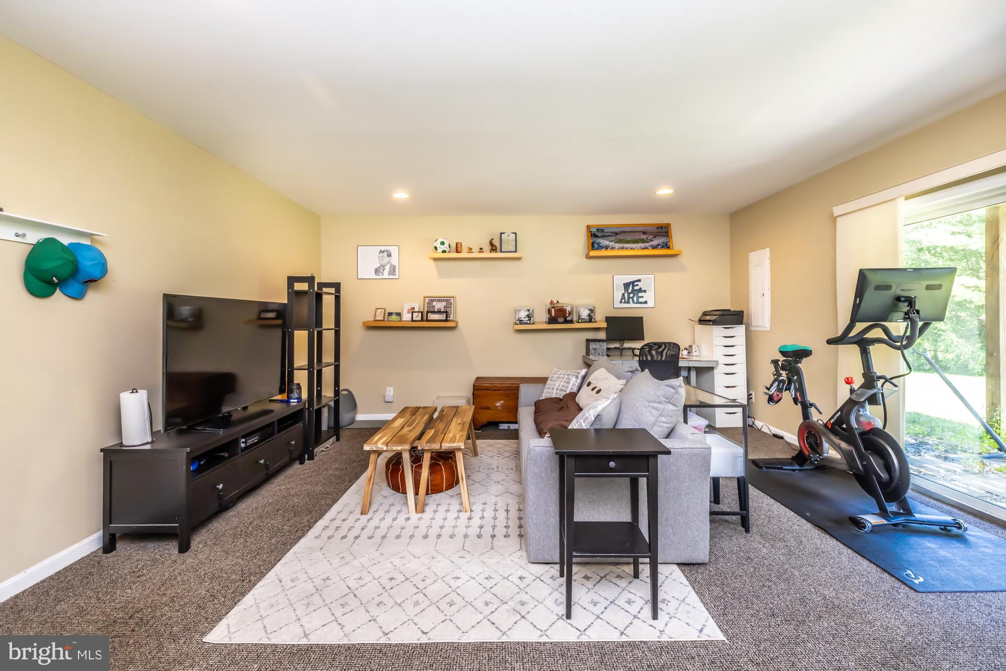 16 HONEY LOCUST COURT