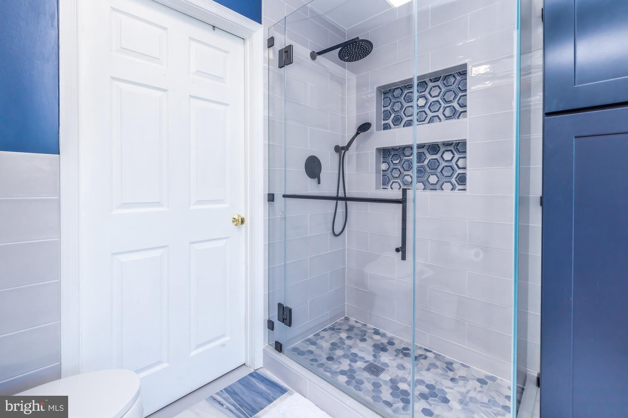 16 HONEY LOCUST COURT