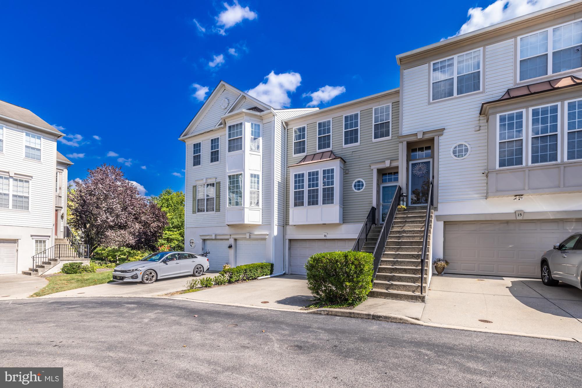 16 HONEY LOCUST COURT