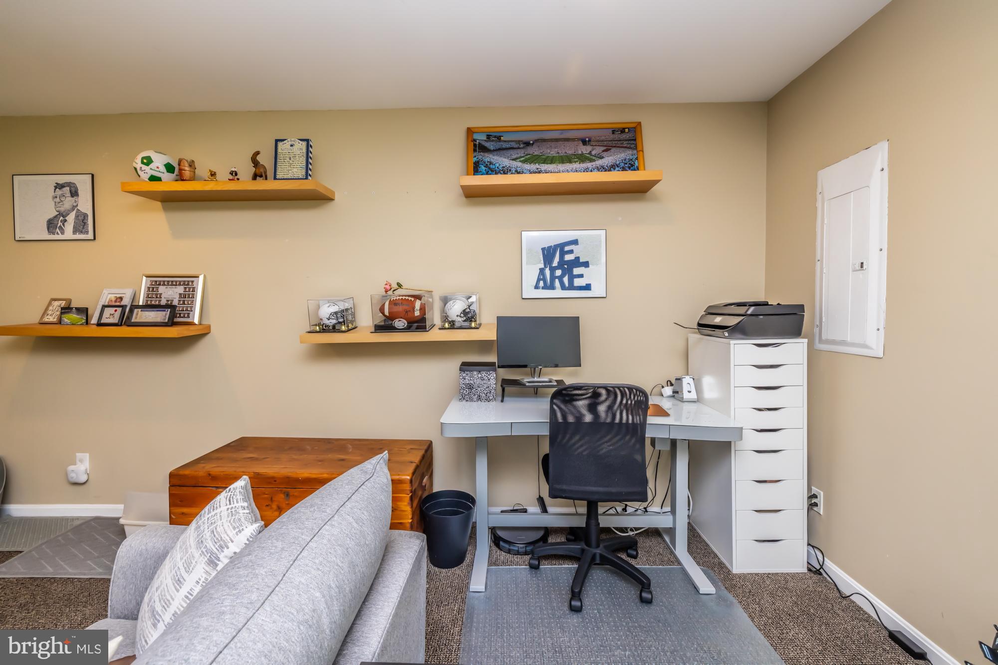 16 HONEY LOCUST COURT