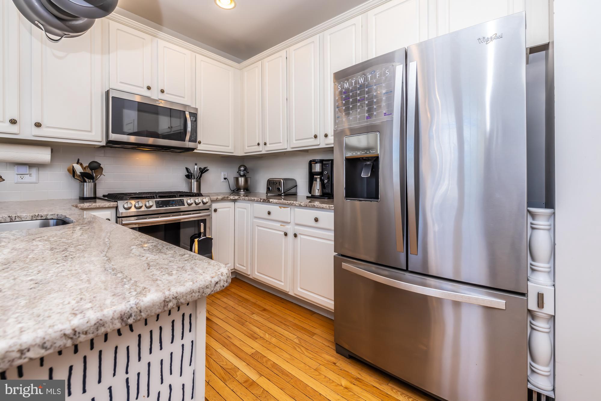 16 HONEY LOCUST COURT