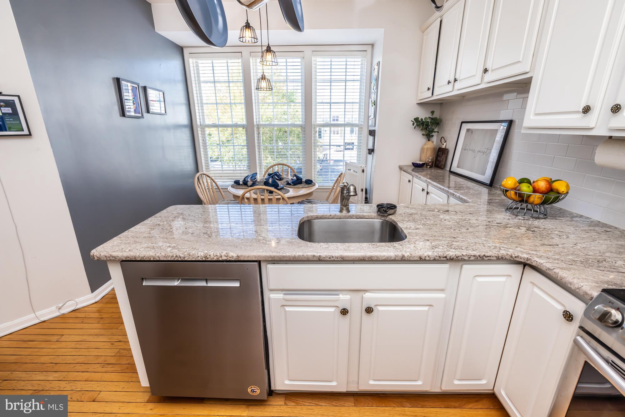 16 HONEY LOCUST COURT