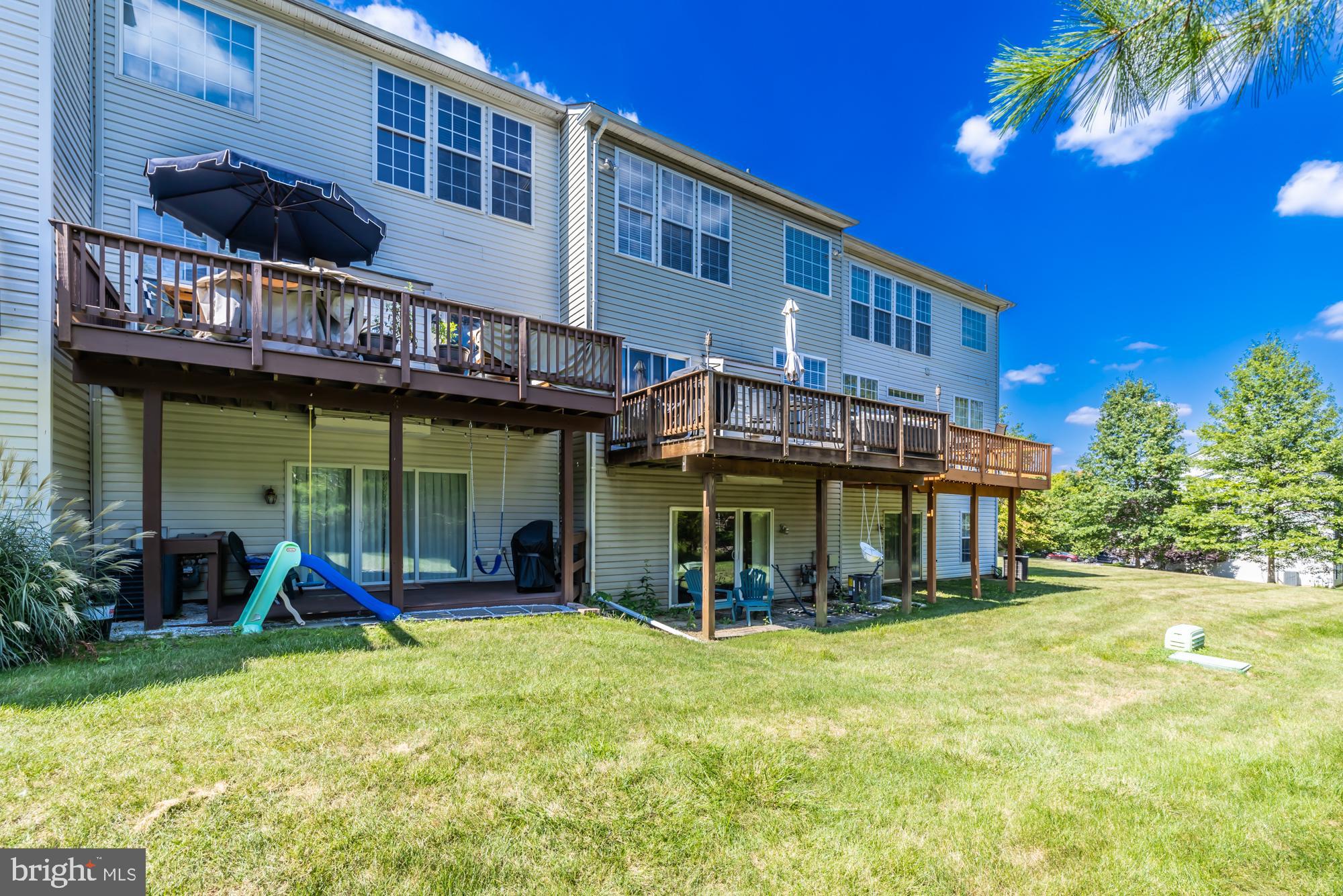 16 HONEY LOCUST COURT