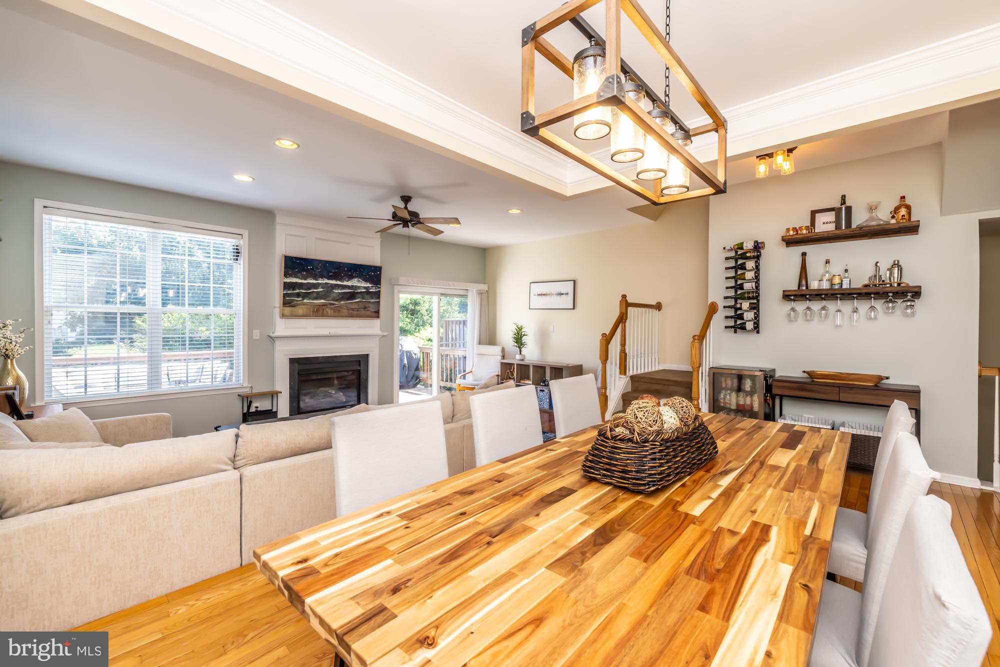 16 HONEY LOCUST COURT