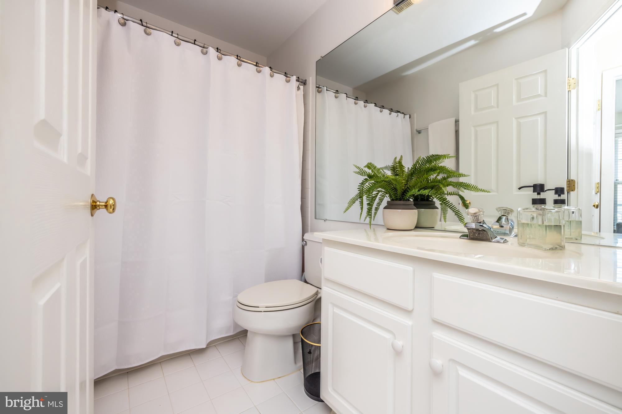 16 HONEY LOCUST COURT