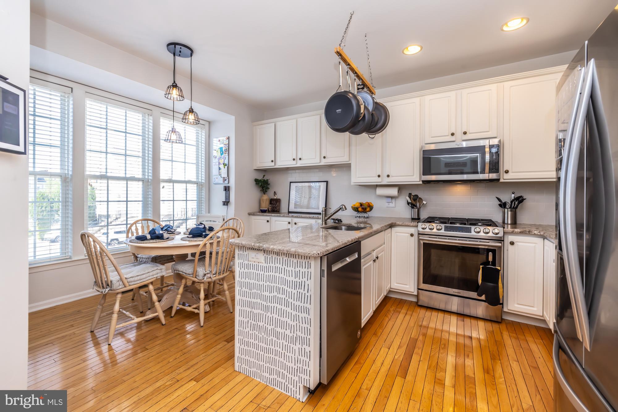 16 HONEY LOCUST COURT