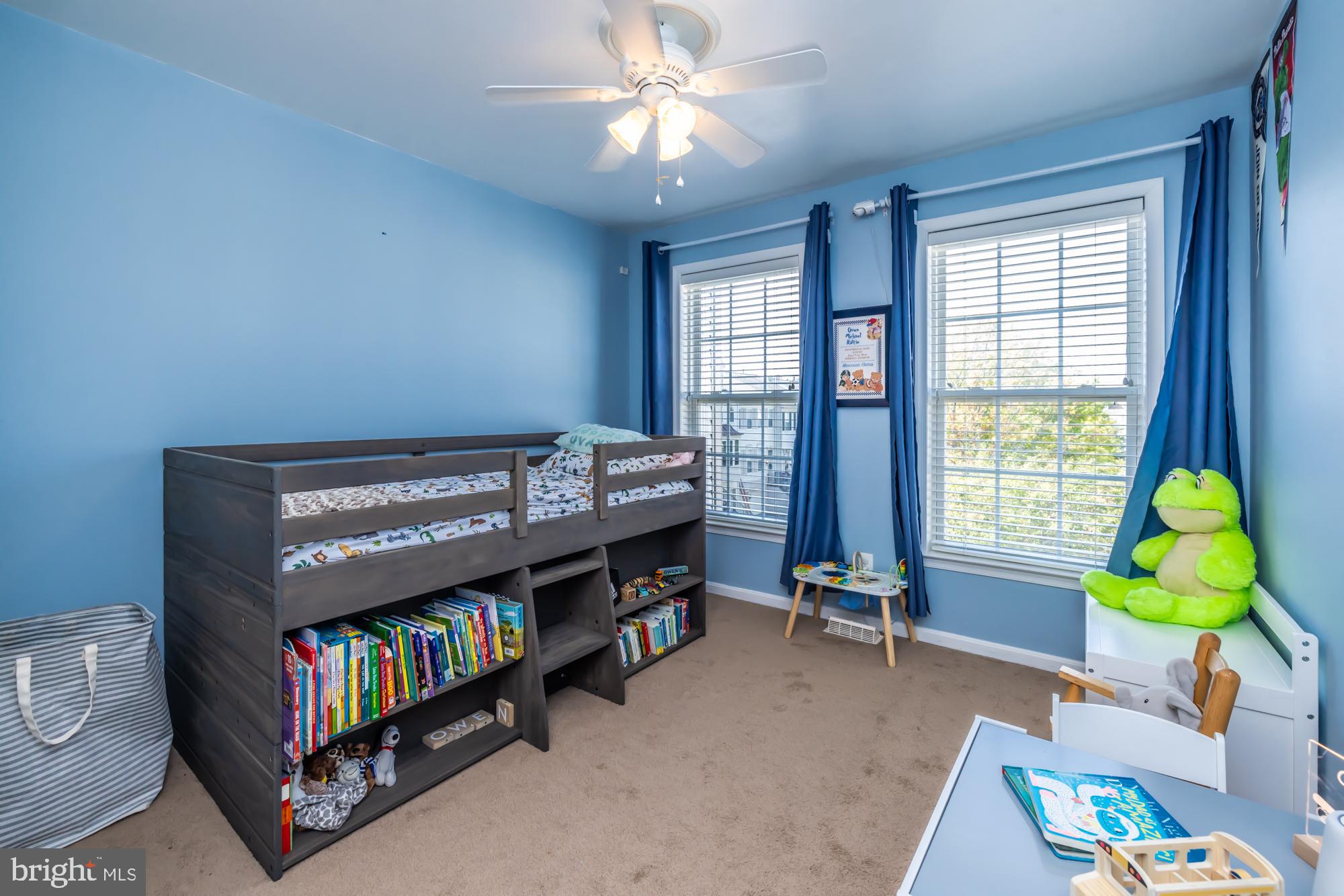 16 HONEY LOCUST COURT