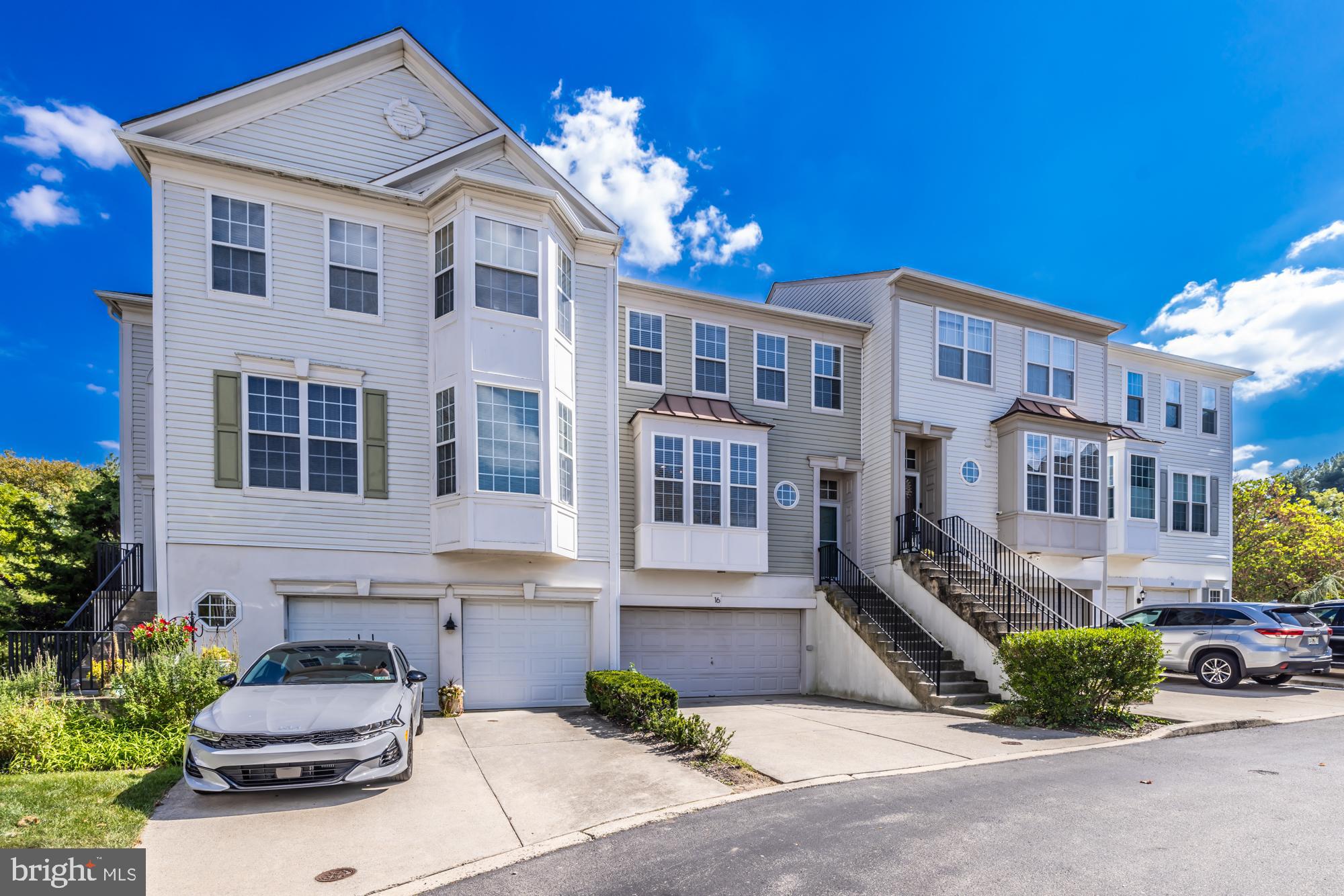 16 HONEY LOCUST COURT