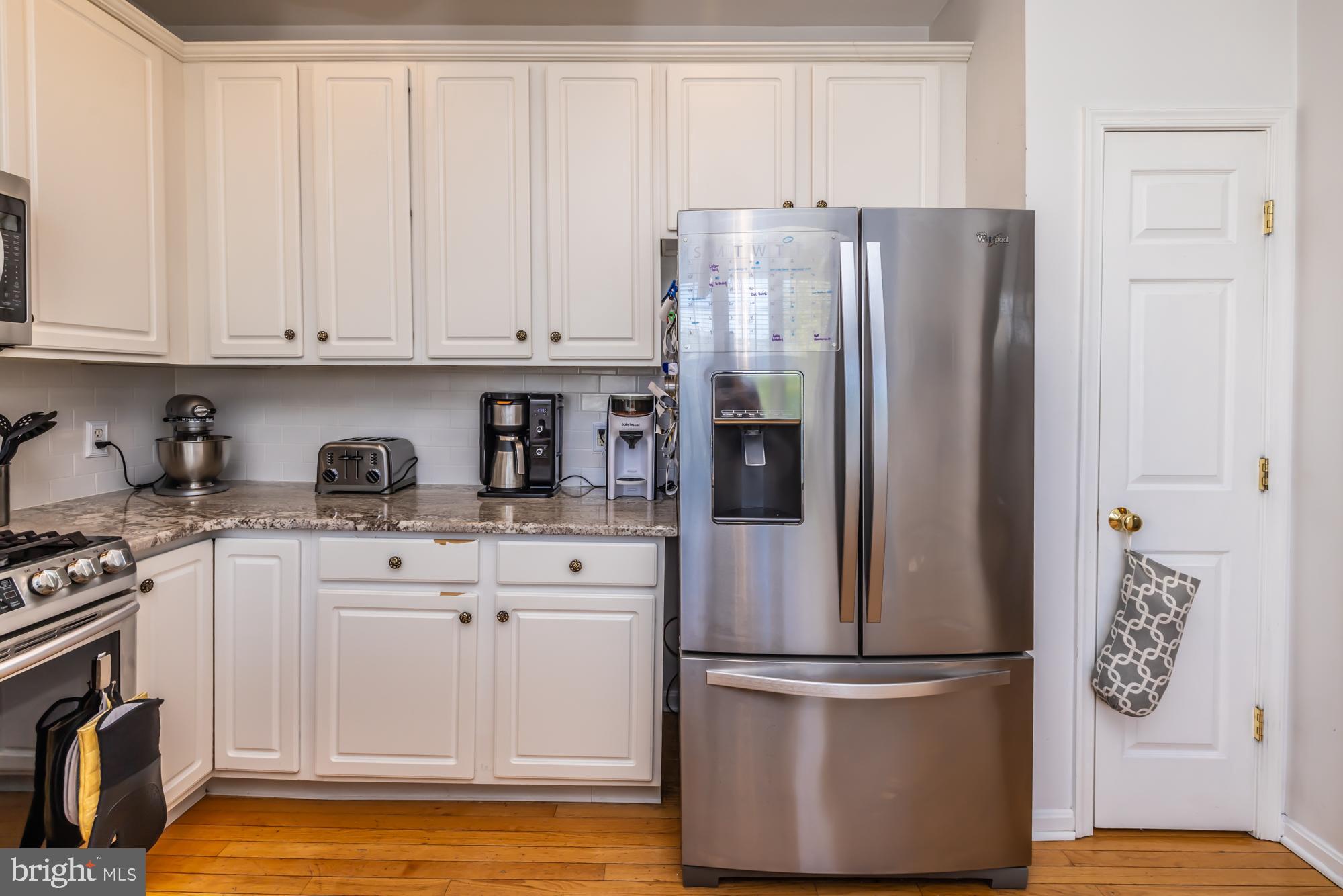 16 HONEY LOCUST COURT