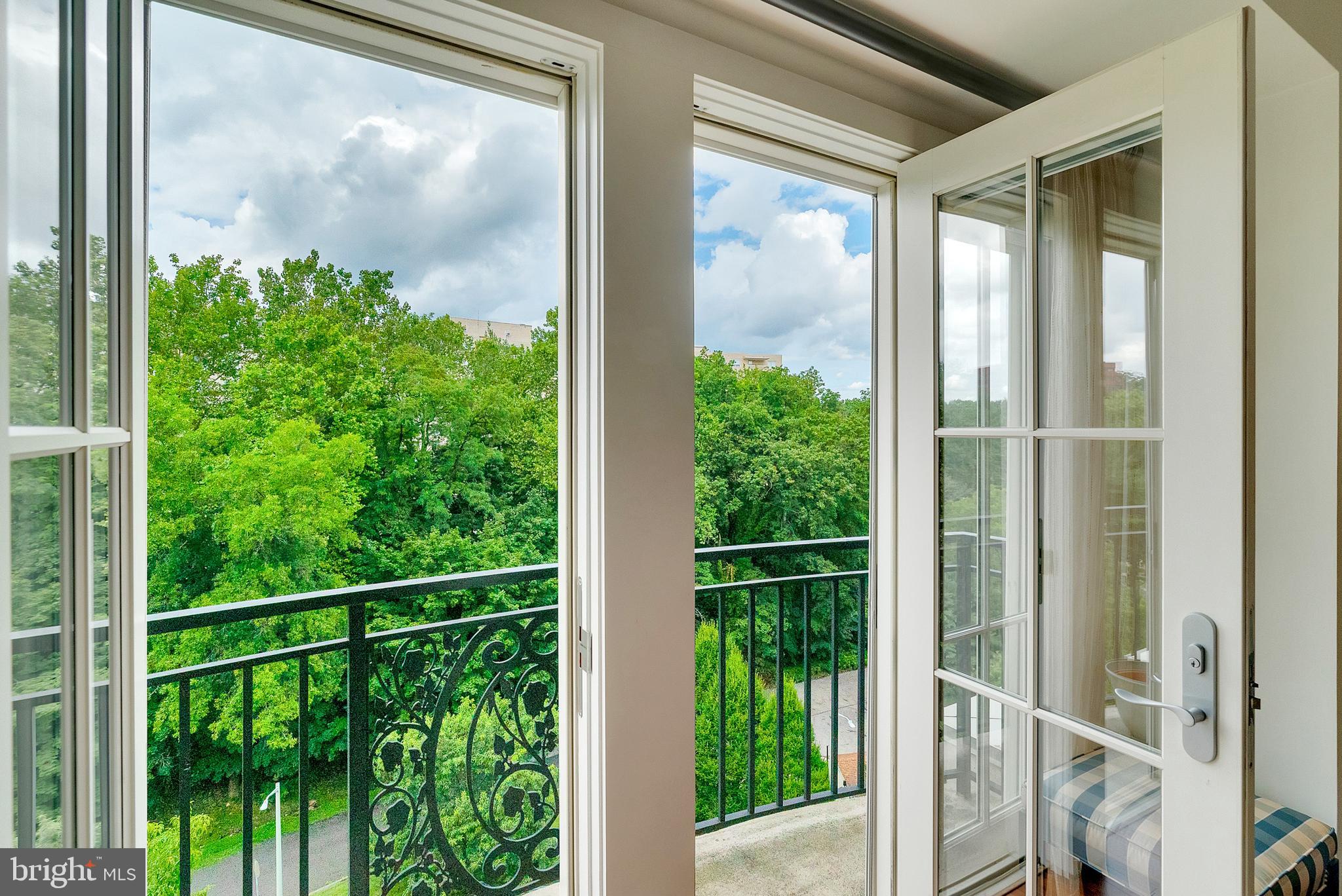 190 PRESIDENTIAL BOULEVARD PH13