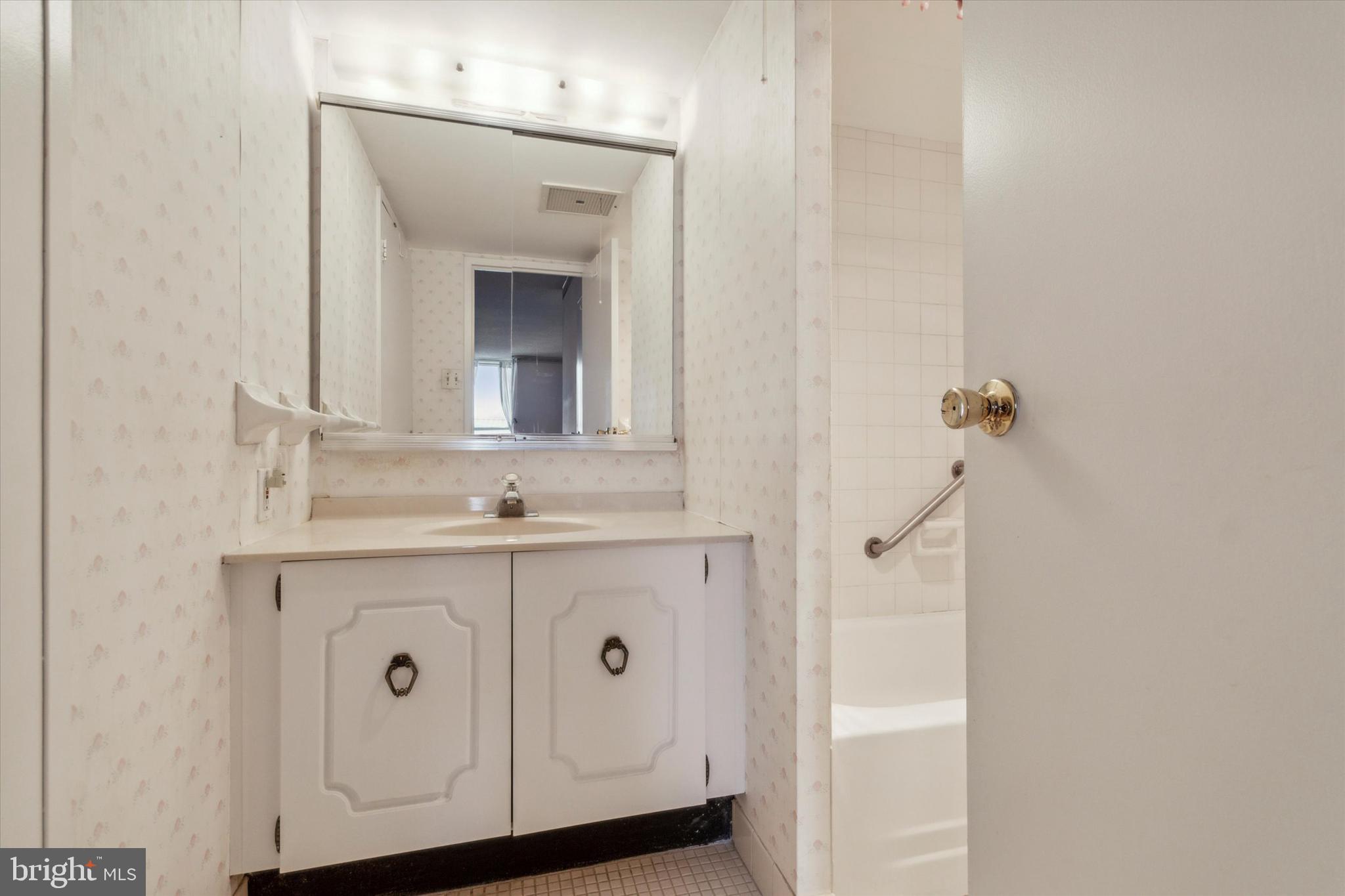 666 W GERMANTOWN PIKE 2816