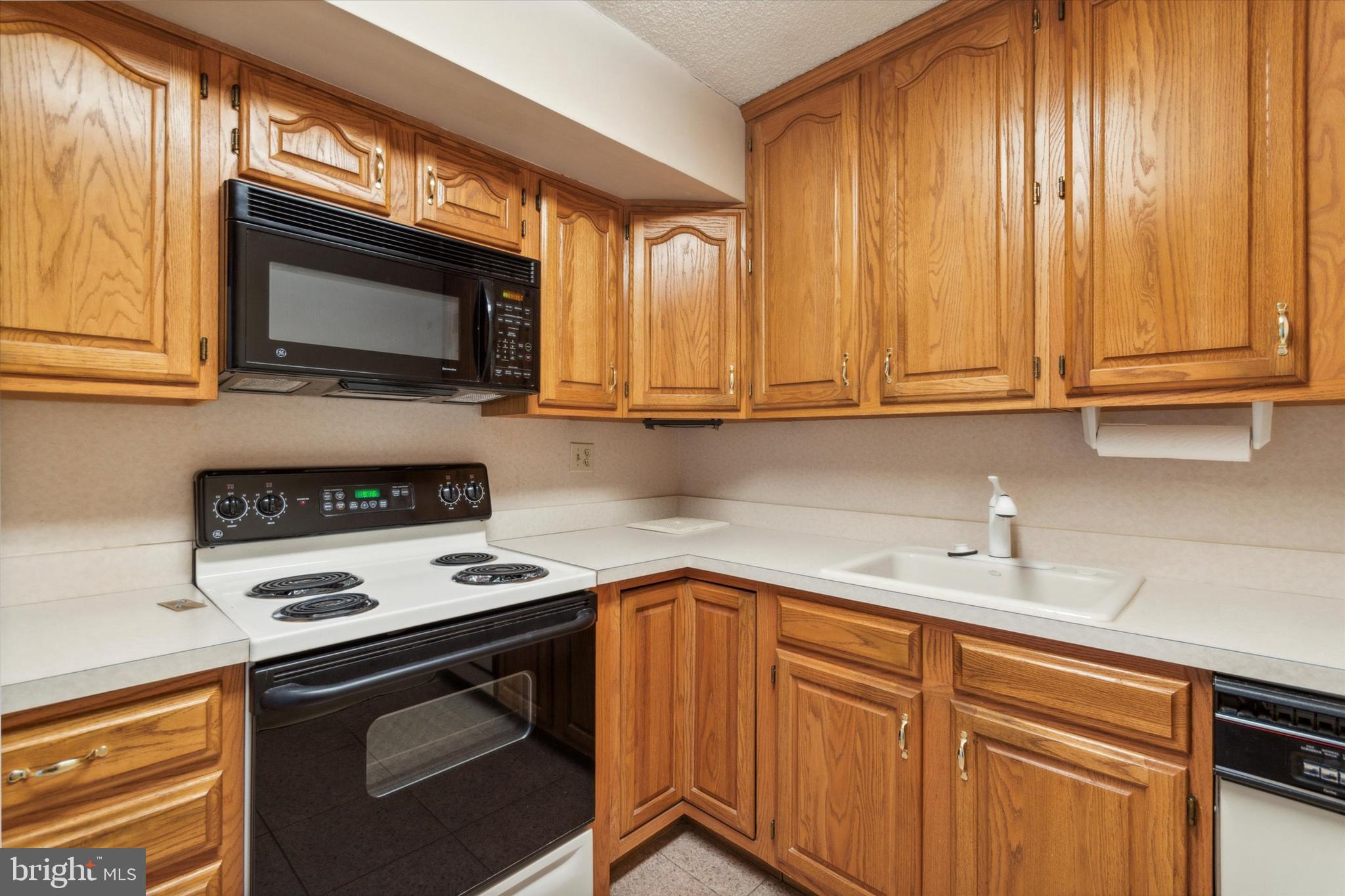 666 W GERMANTOWN PIKE 2816