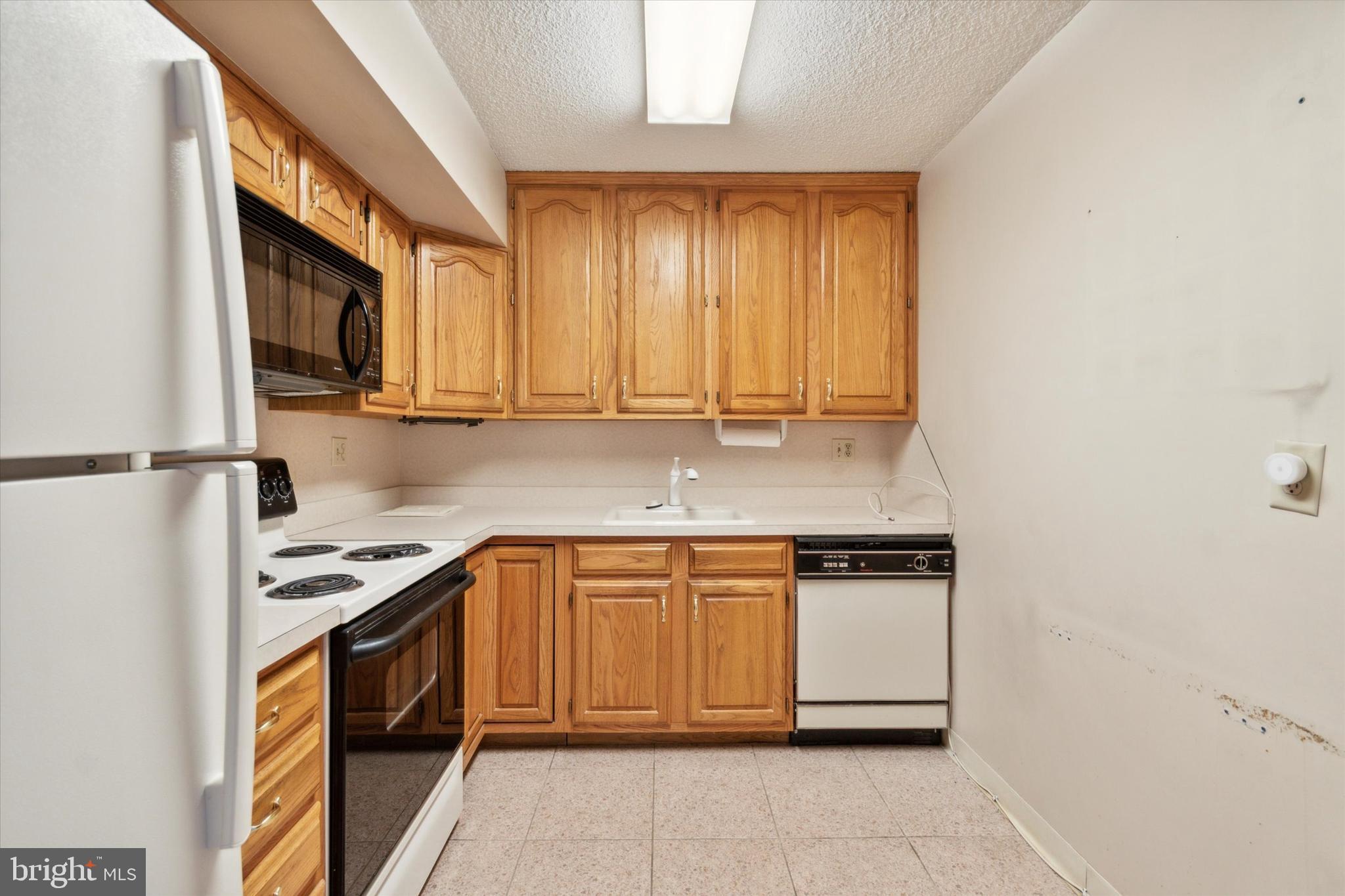 666 W GERMANTOWN PIKE 2816