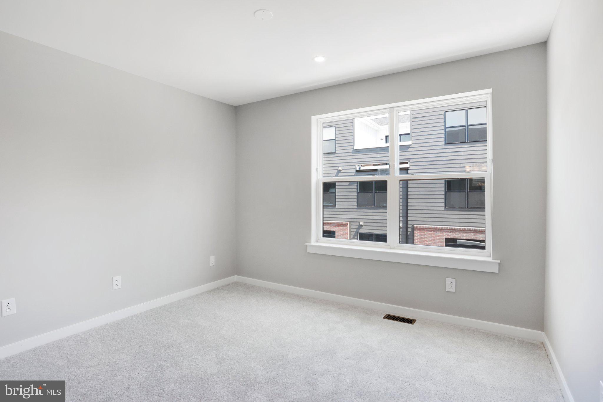 924 RIVERPLACE DRIVE