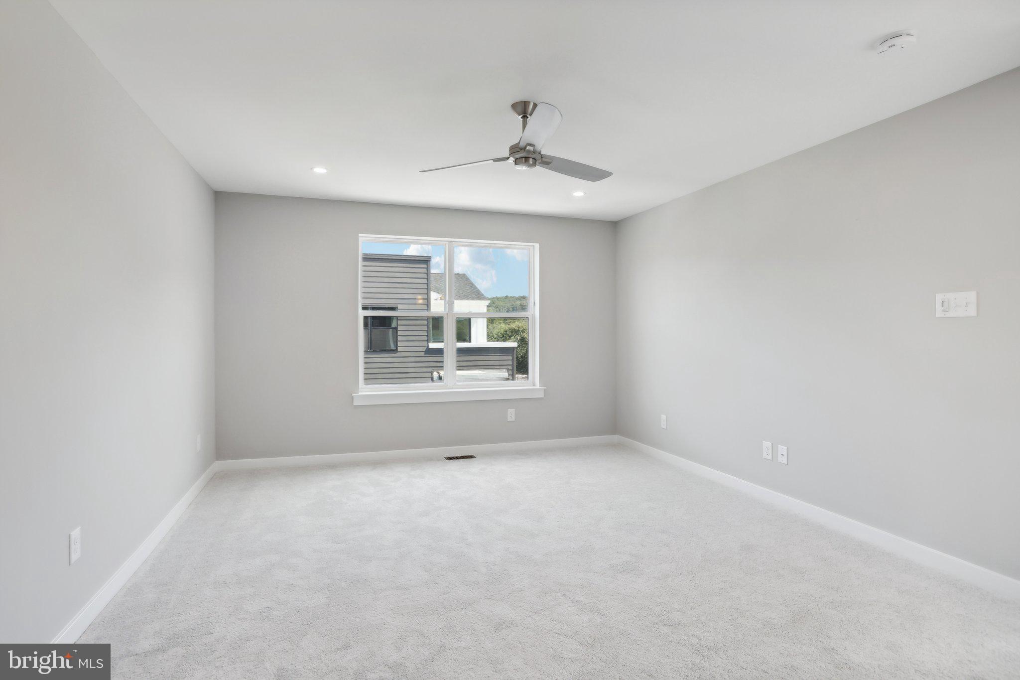 924 RIVERPLACE DRIVE