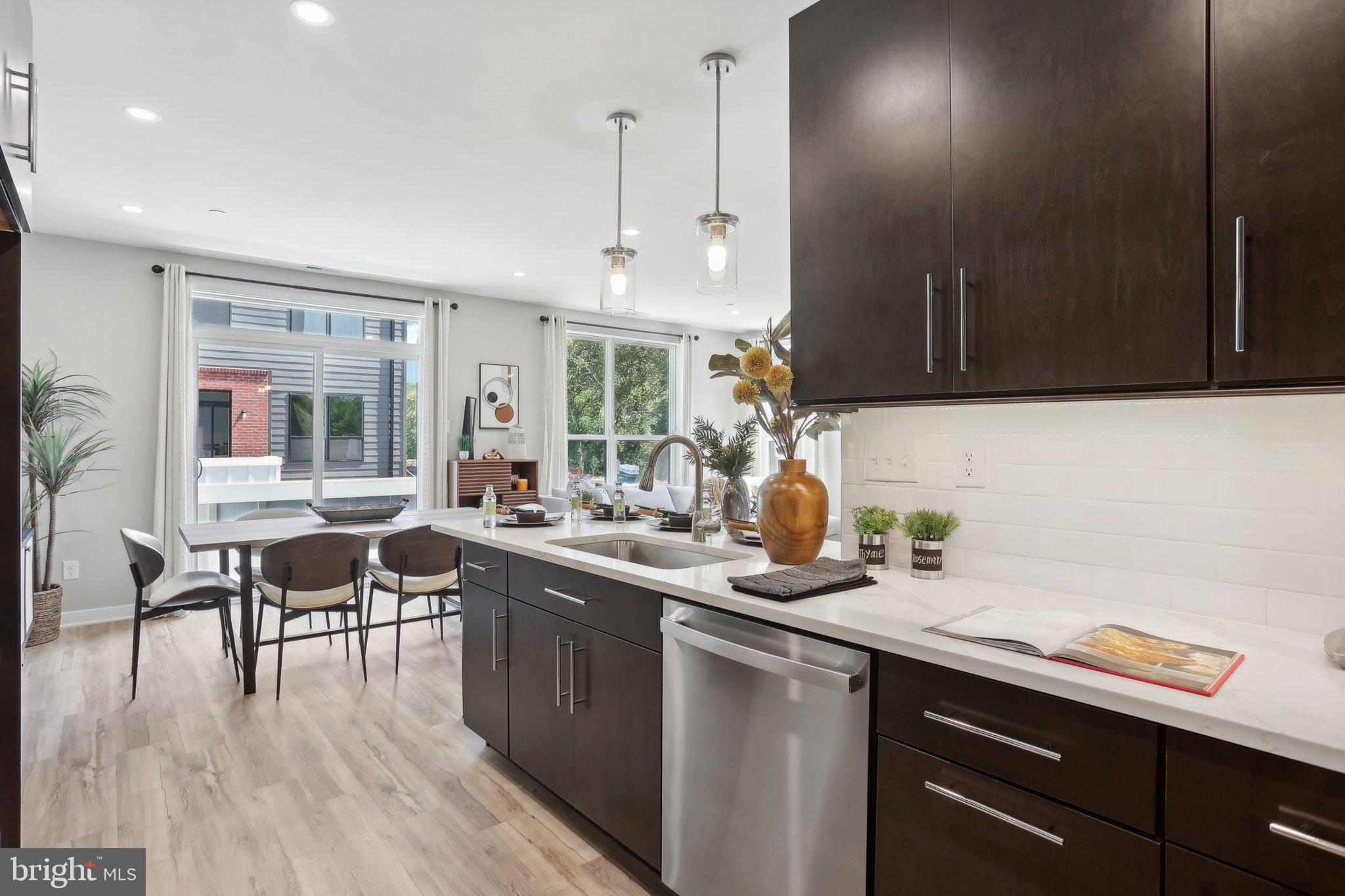 924 RIVERPLACE DRIVE