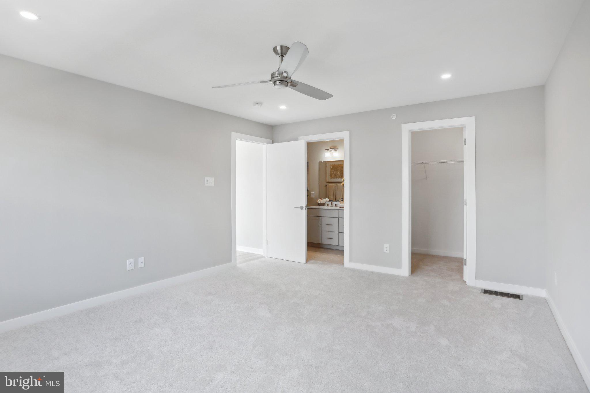 924 RIVERPLACE DRIVE