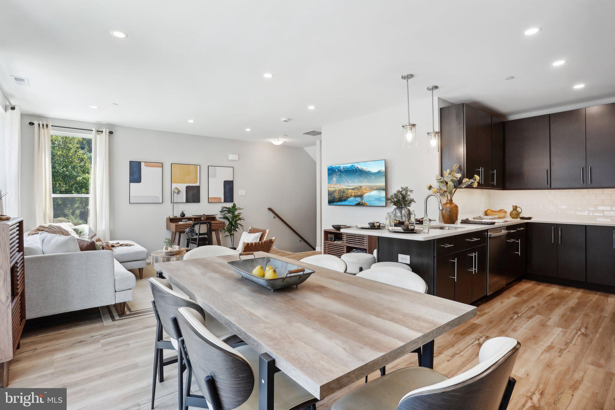 924 RIVERPLACE DRIVE