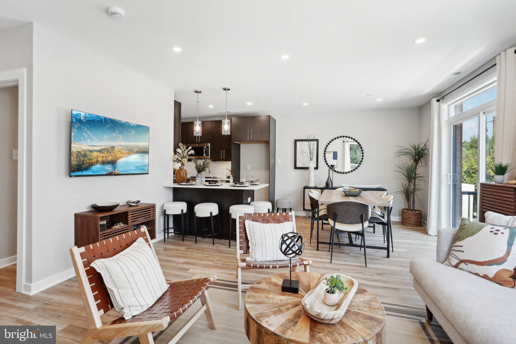 924 RIVERPLACE DRIVE