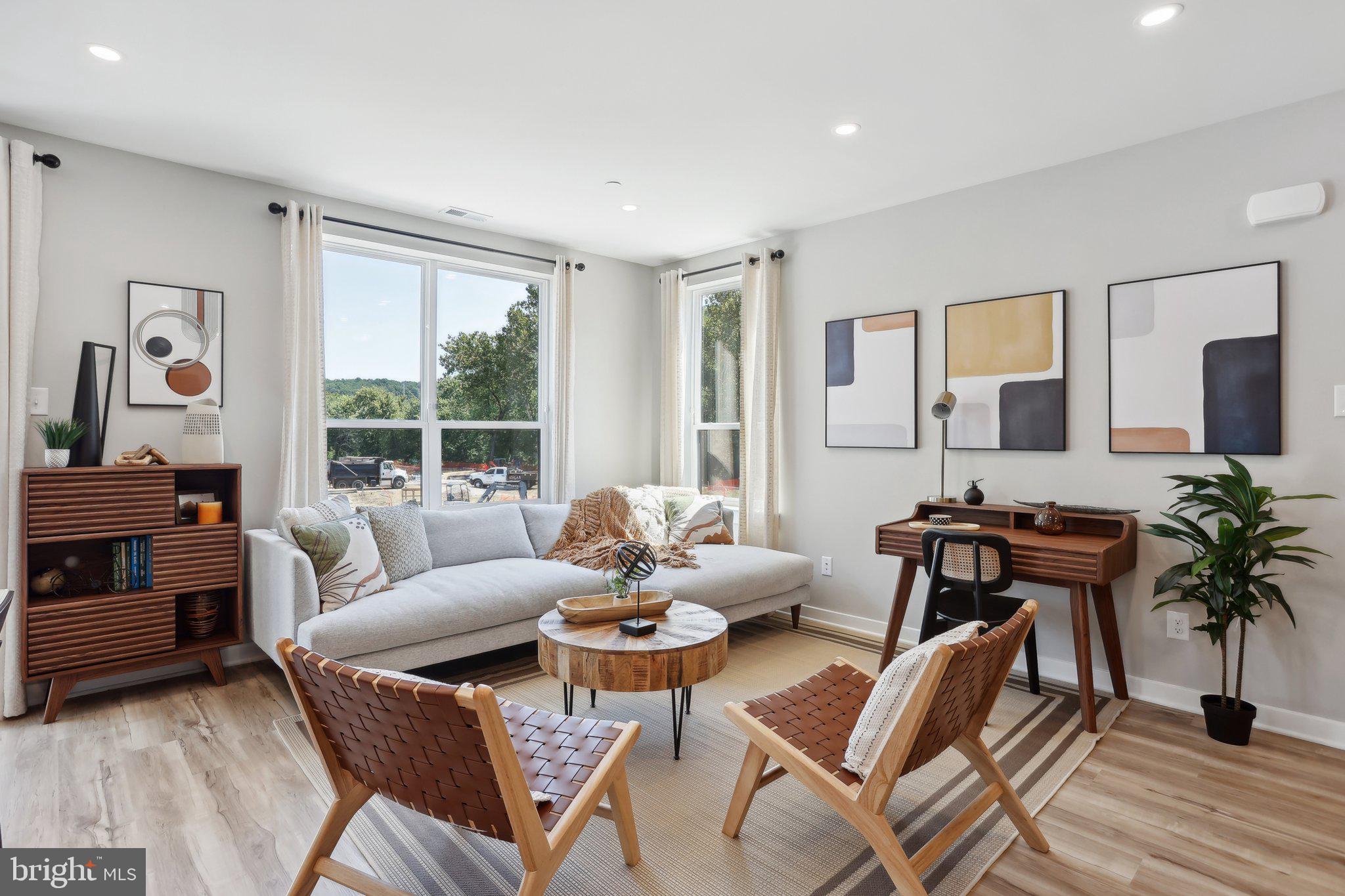 924 RIVERPLACE DRIVE