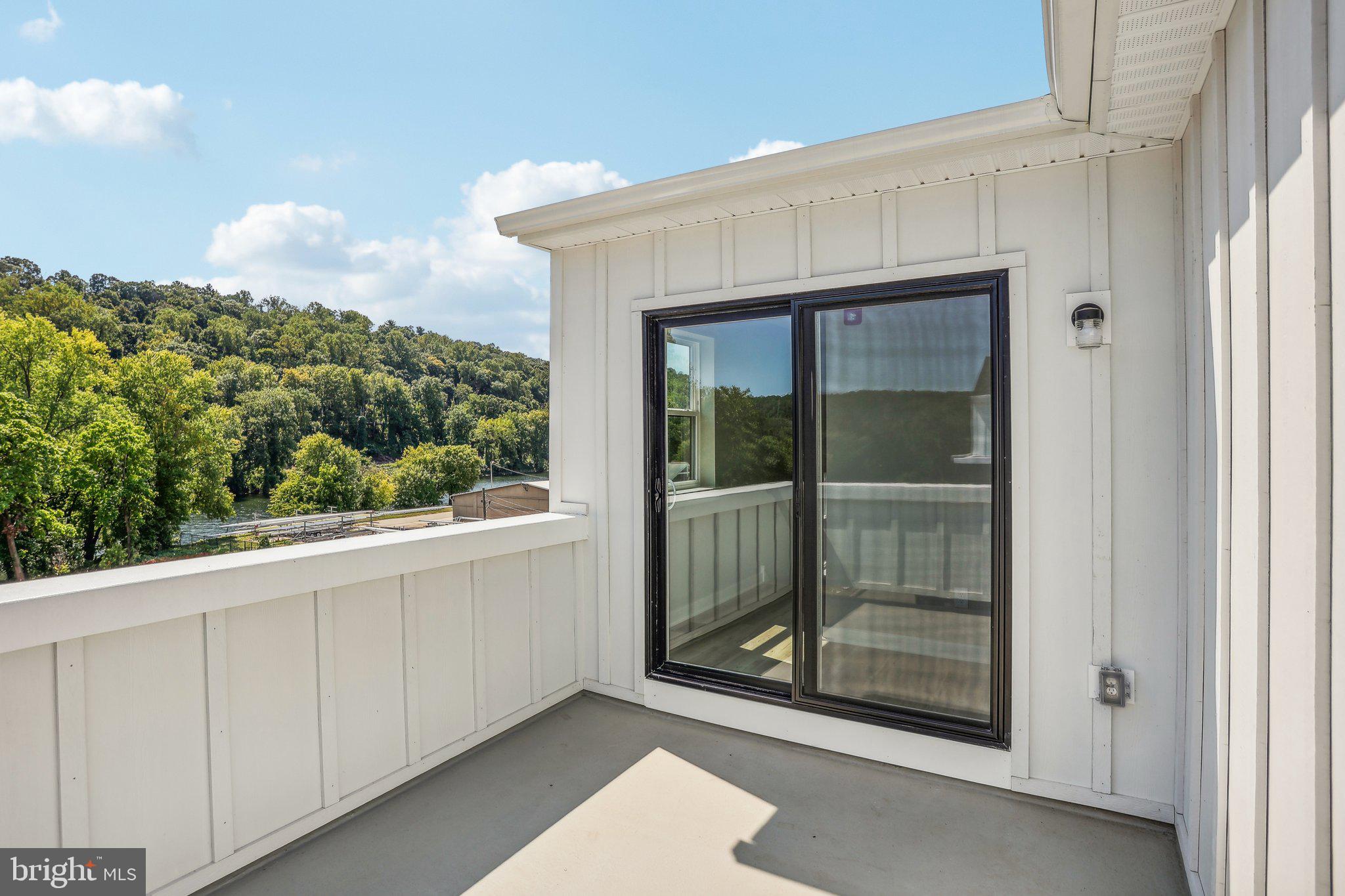 924 RIVERPLACE DRIVE