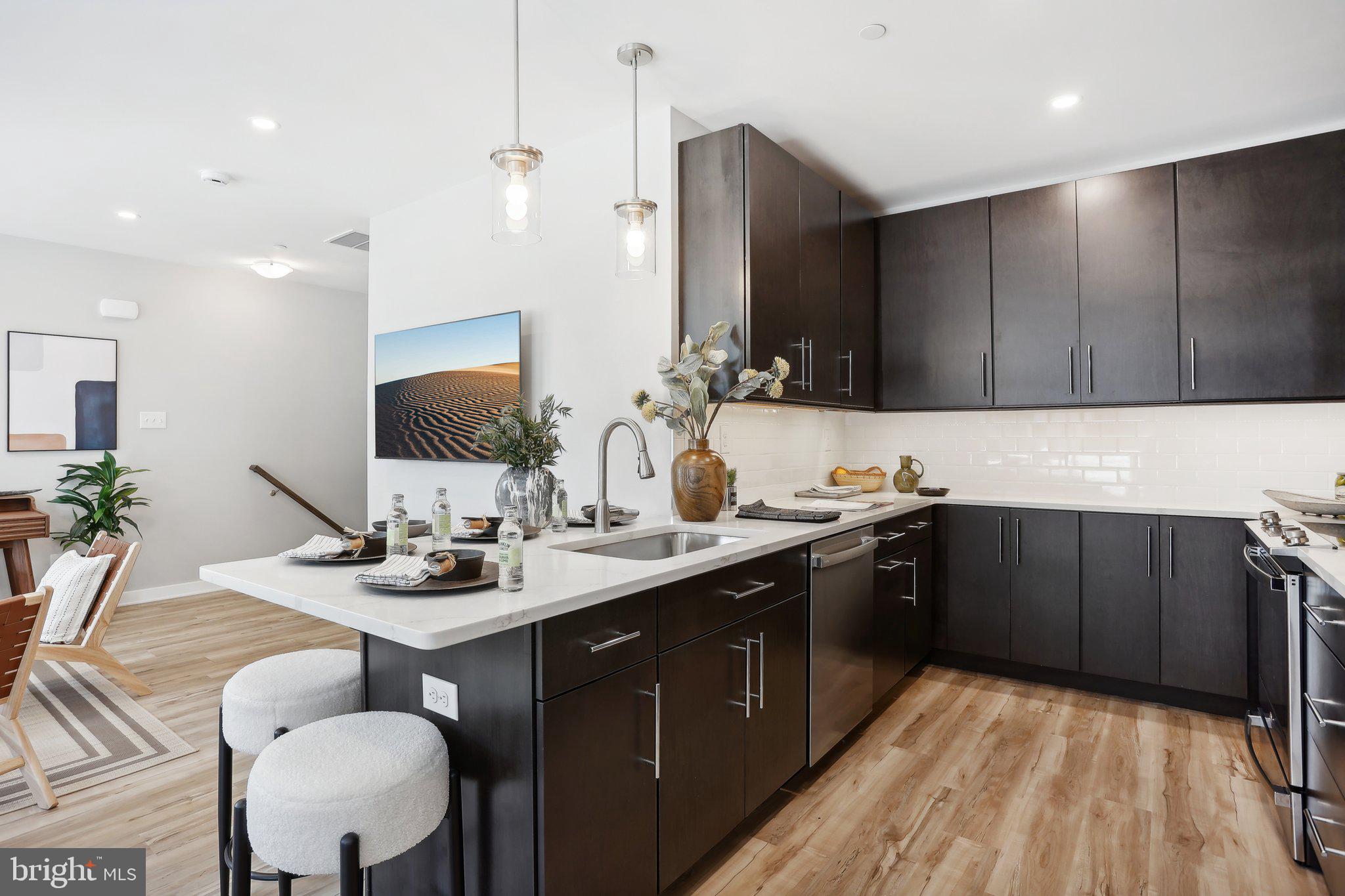 924 RIVERPLACE DRIVE