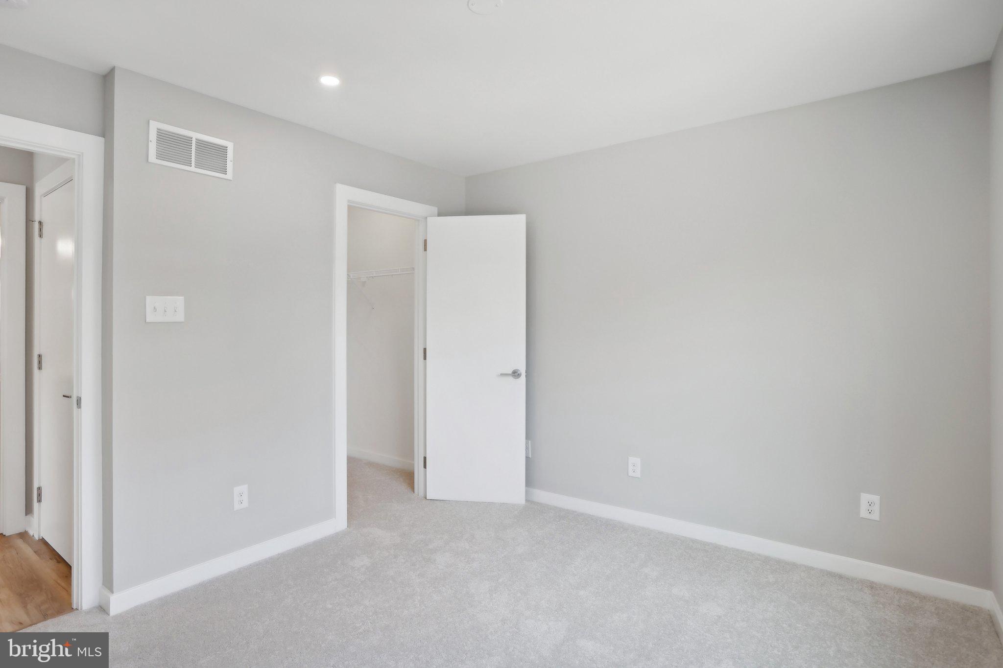 924 RIVERPLACE DRIVE