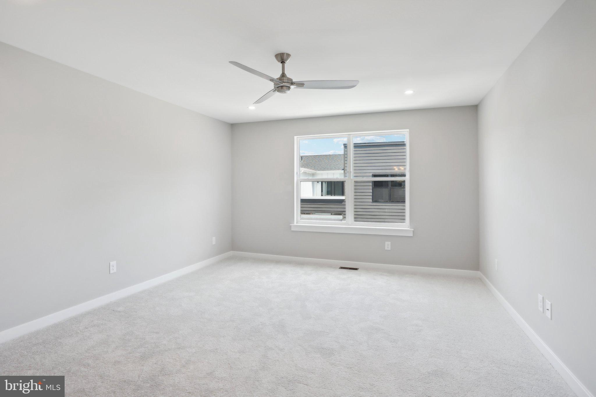 924 RIVERPLACE DRIVE