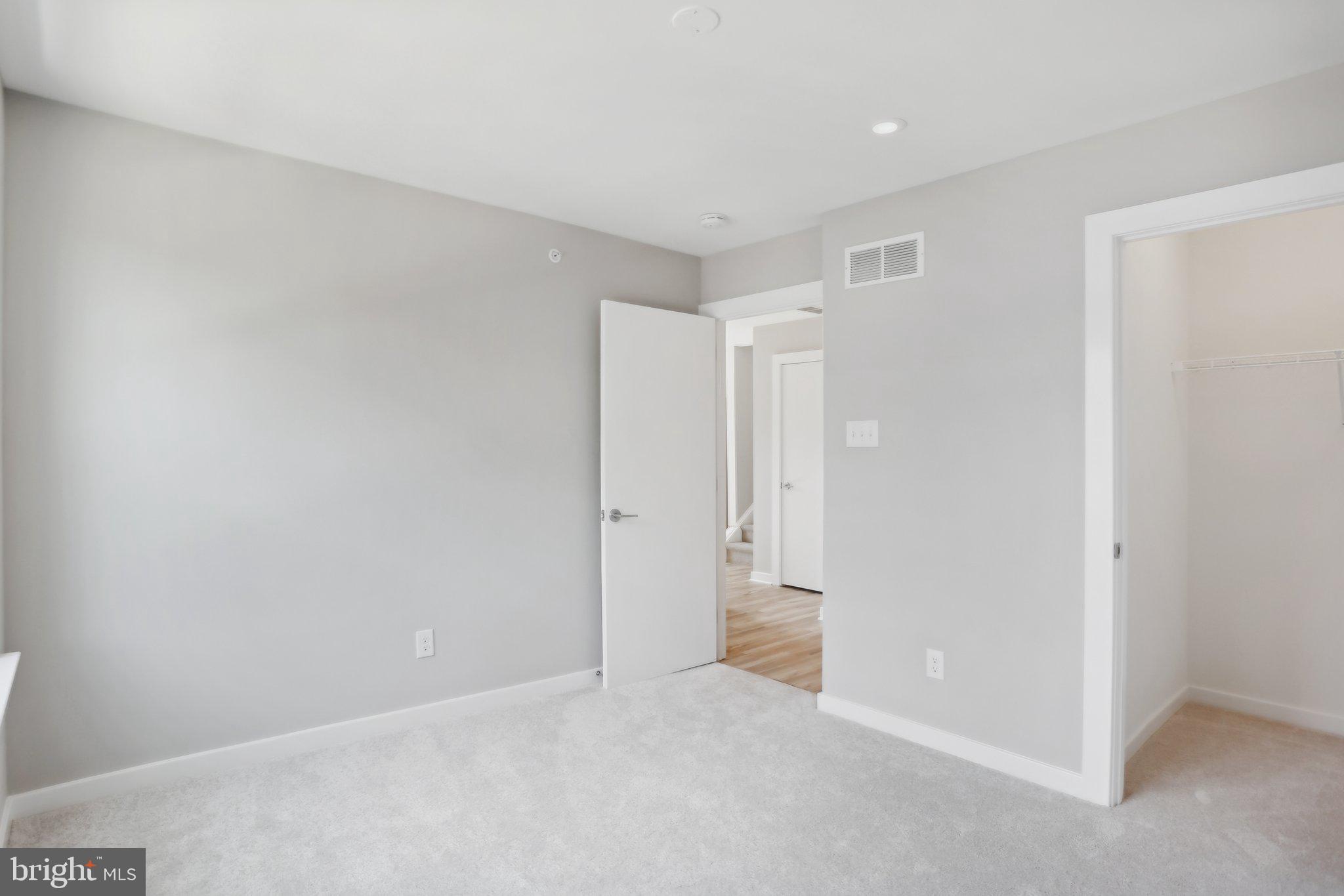 924 RIVERPLACE DRIVE