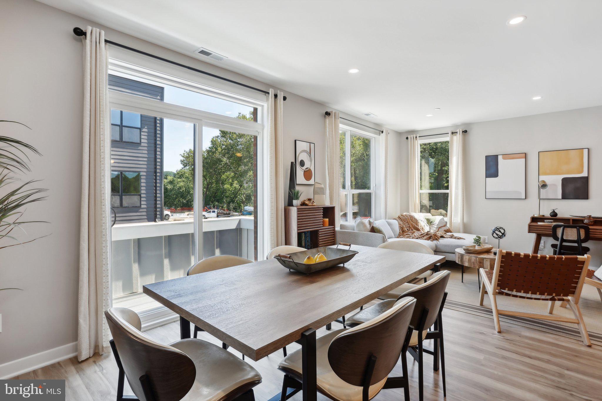 924 RIVERPLACE DRIVE