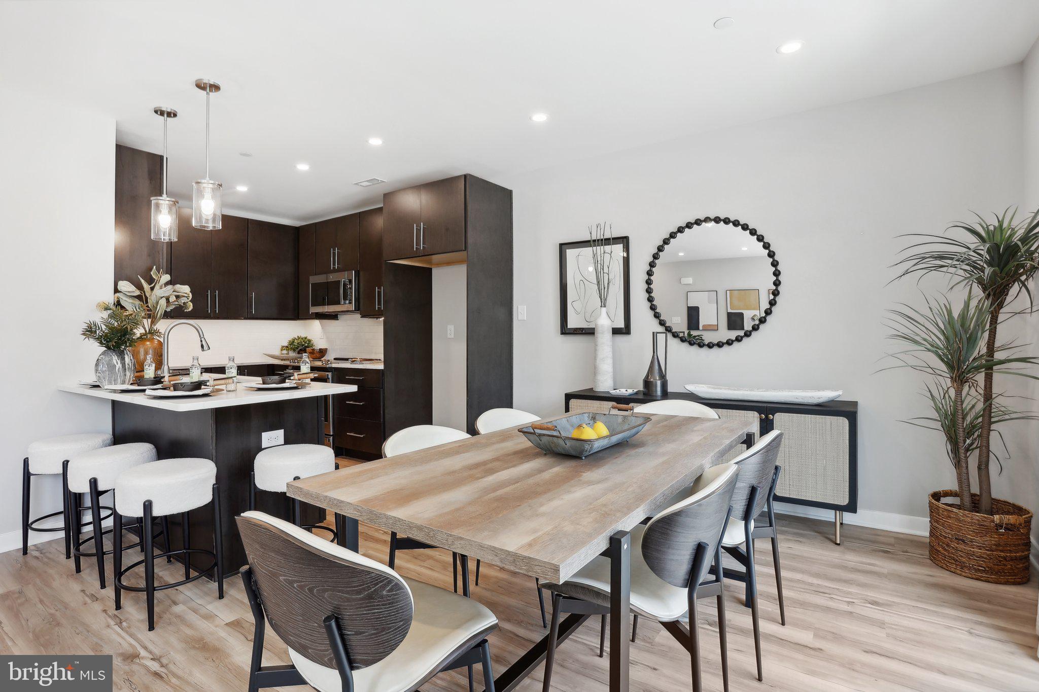 924 RIVERPLACE DRIVE