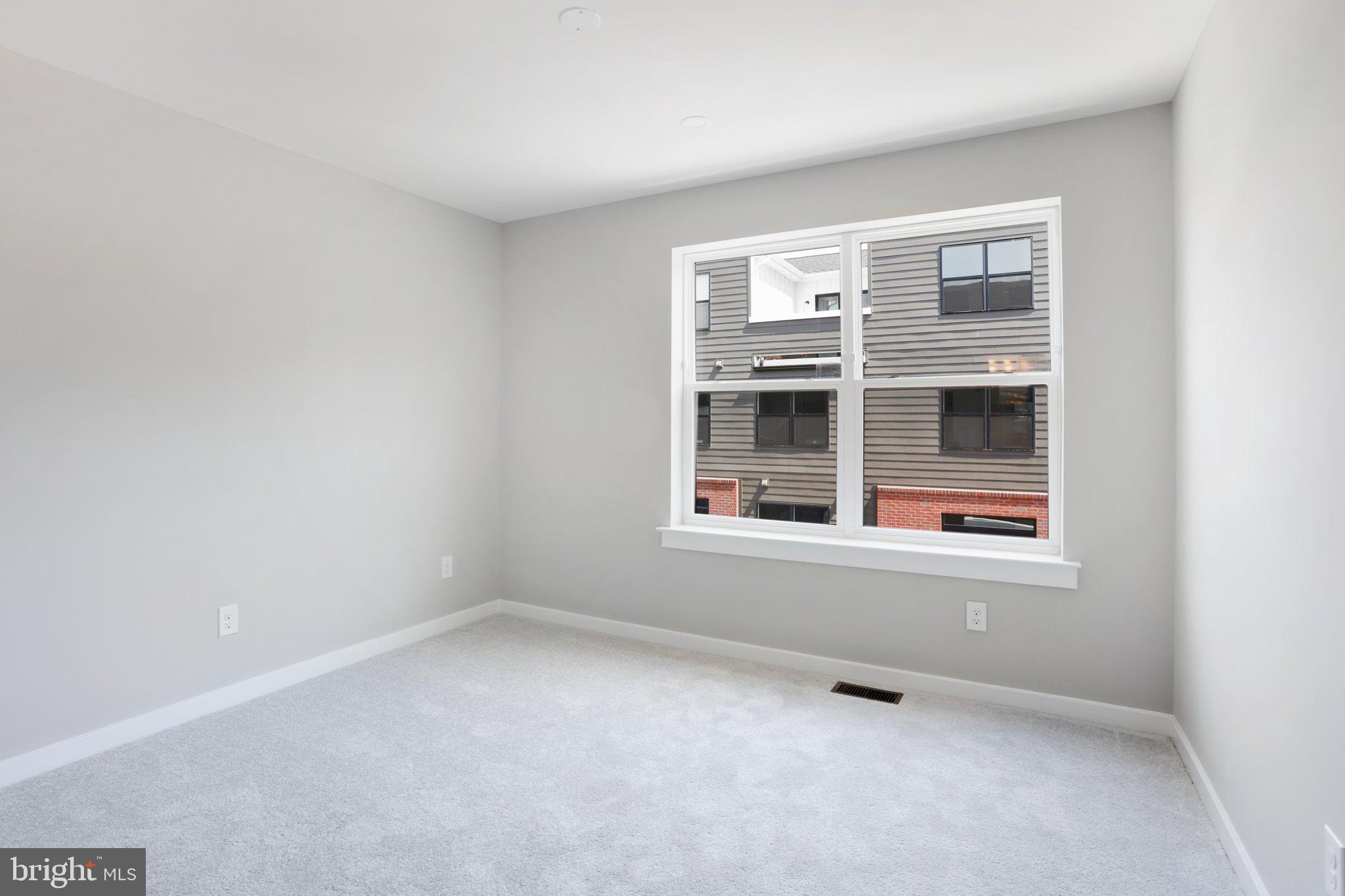 924 RIVERPLACE DRIVE