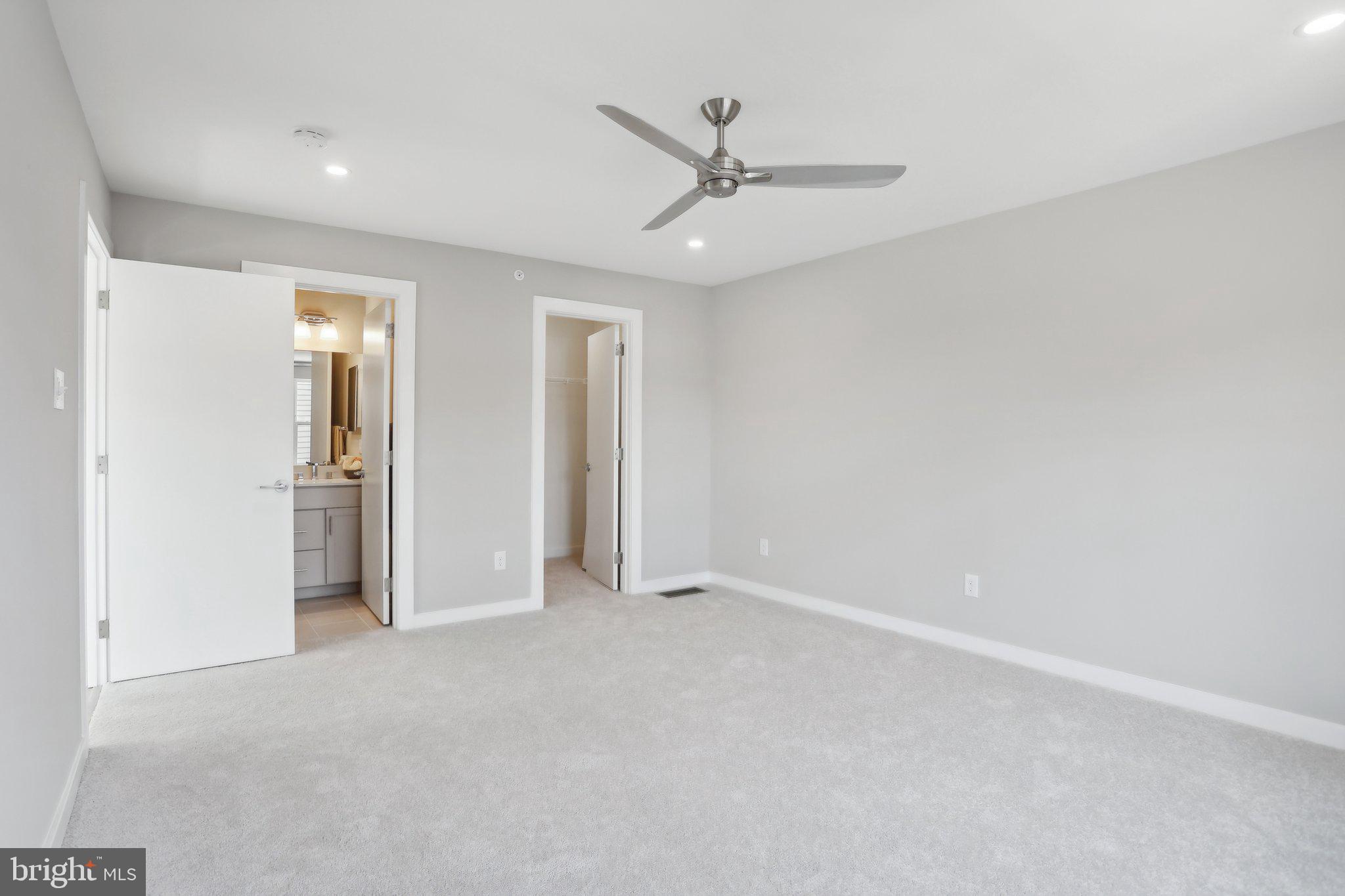 924 RIVERPLACE DRIVE