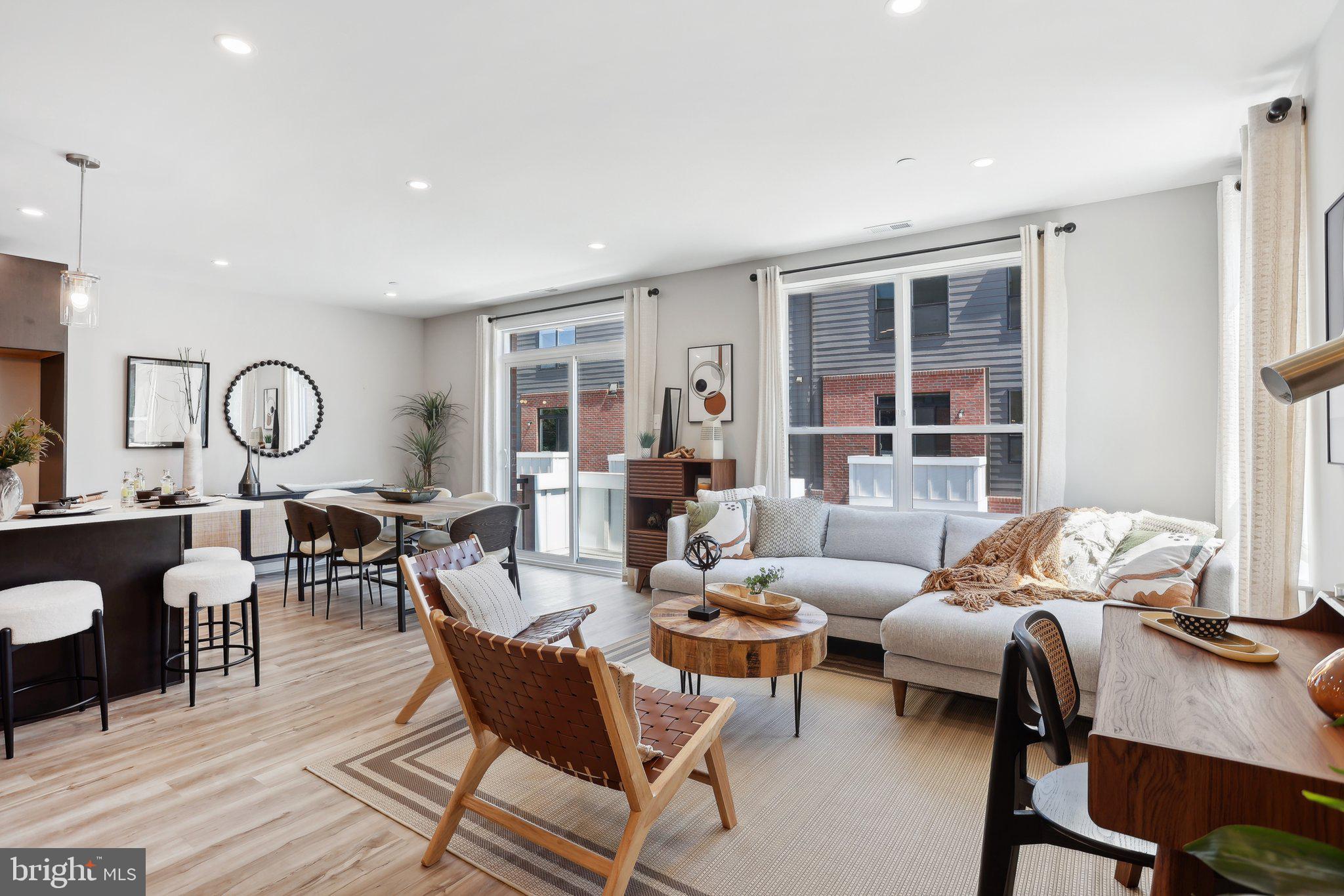 924 RIVERPLACE DRIVE