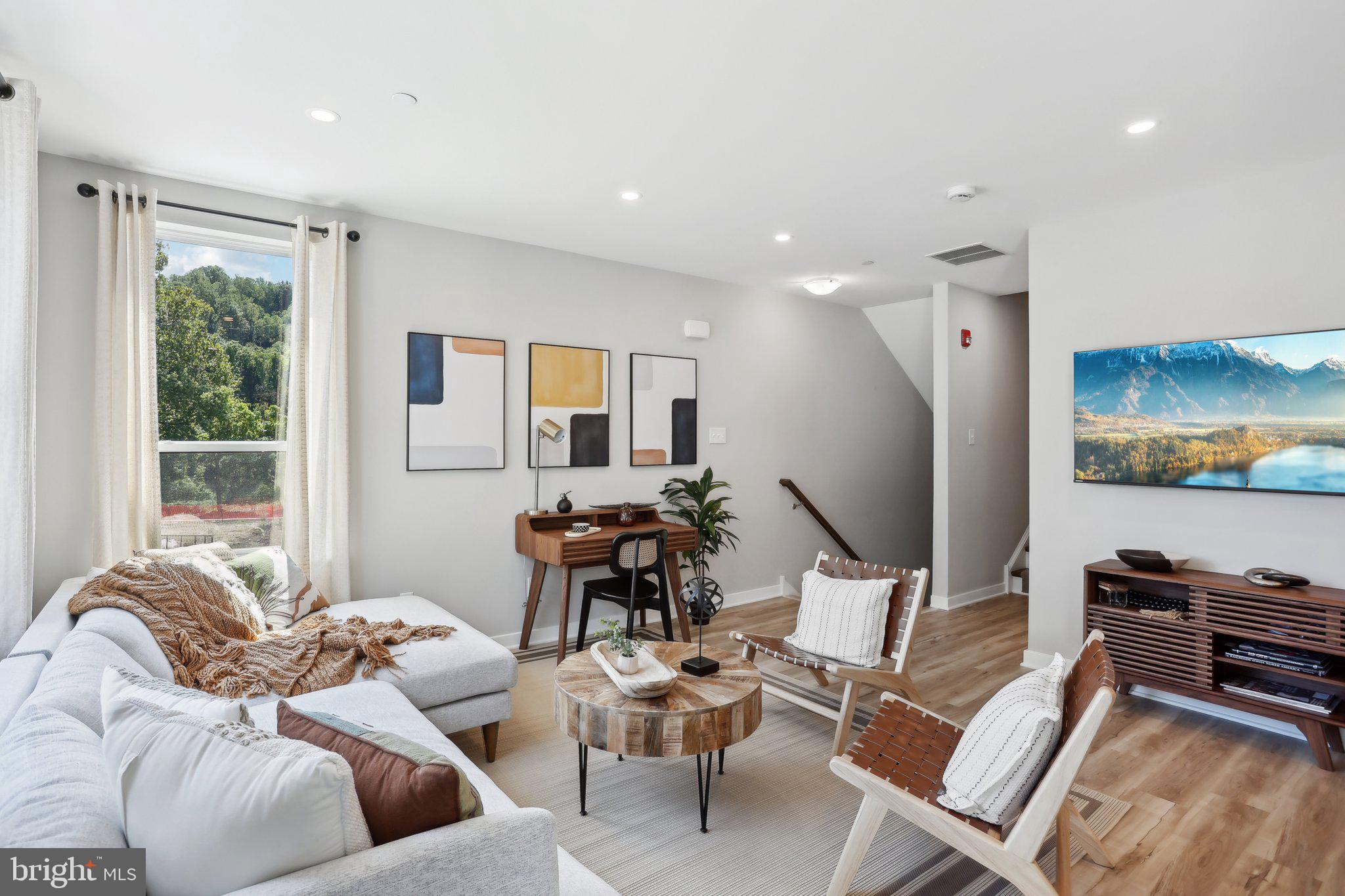 924 RIVERPLACE DRIVE