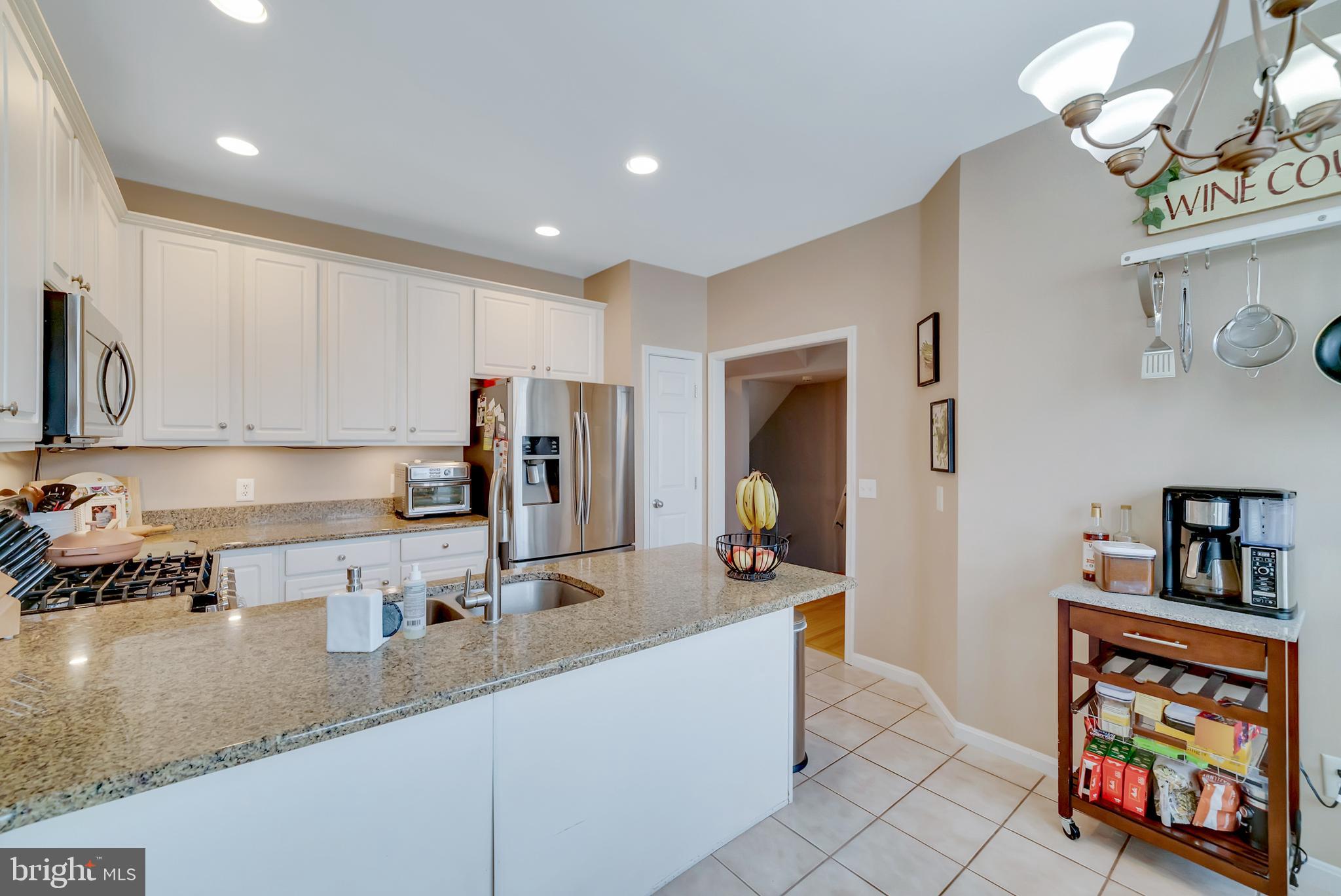 3 HONEY LOCUST COURT