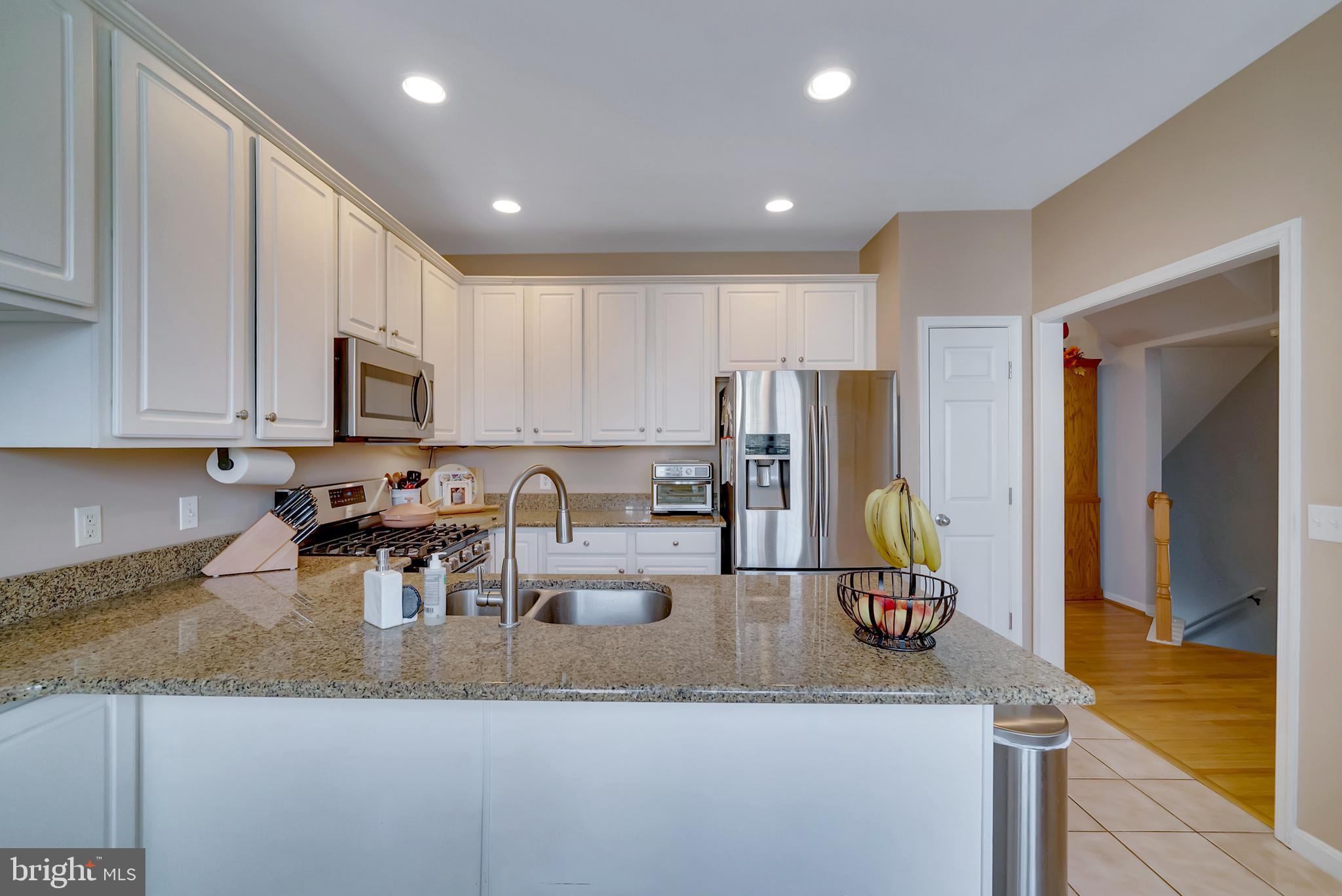 3 HONEY LOCUST COURT