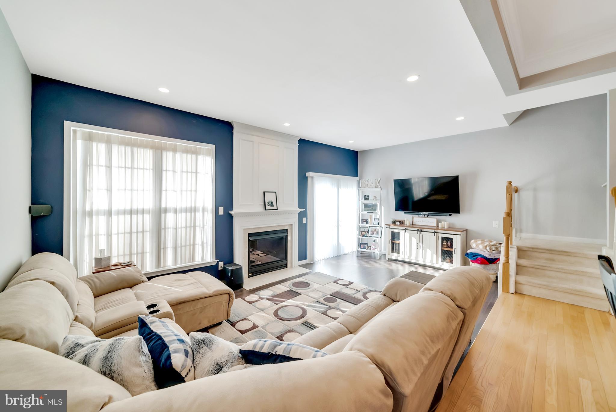 3 HONEY LOCUST COURT